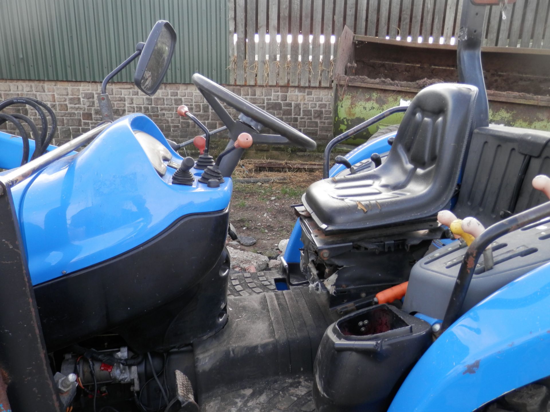 2002 NEW HOLLAND TC40 2.7 TONNE DIESEL TRACTOR, - Image 11 of 14