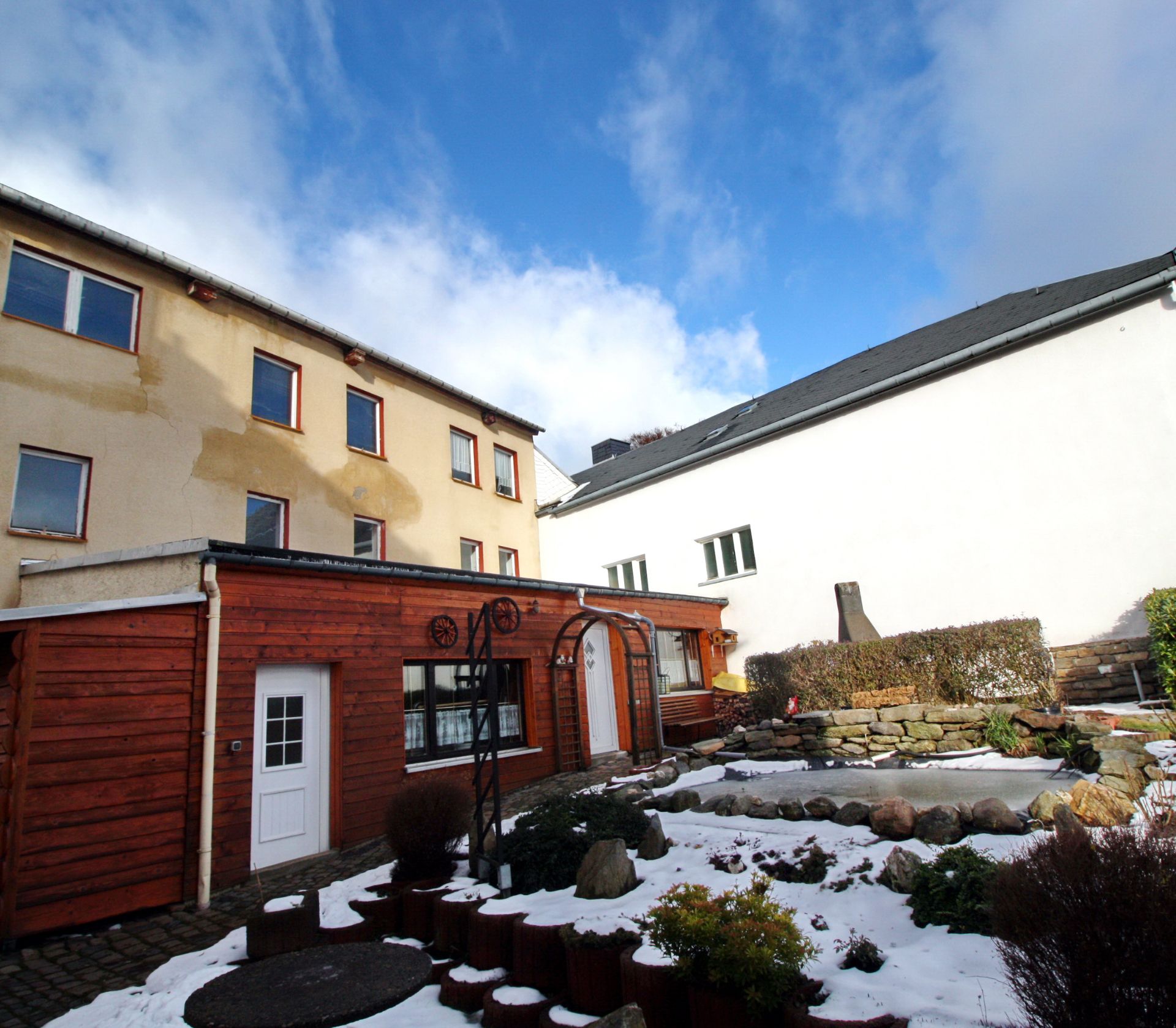 FREEHOLD APARTMENT BLOCK IN THE TOWN CENTRE OF GEYER, SAXONY, GERMANY - Image 13 of 63