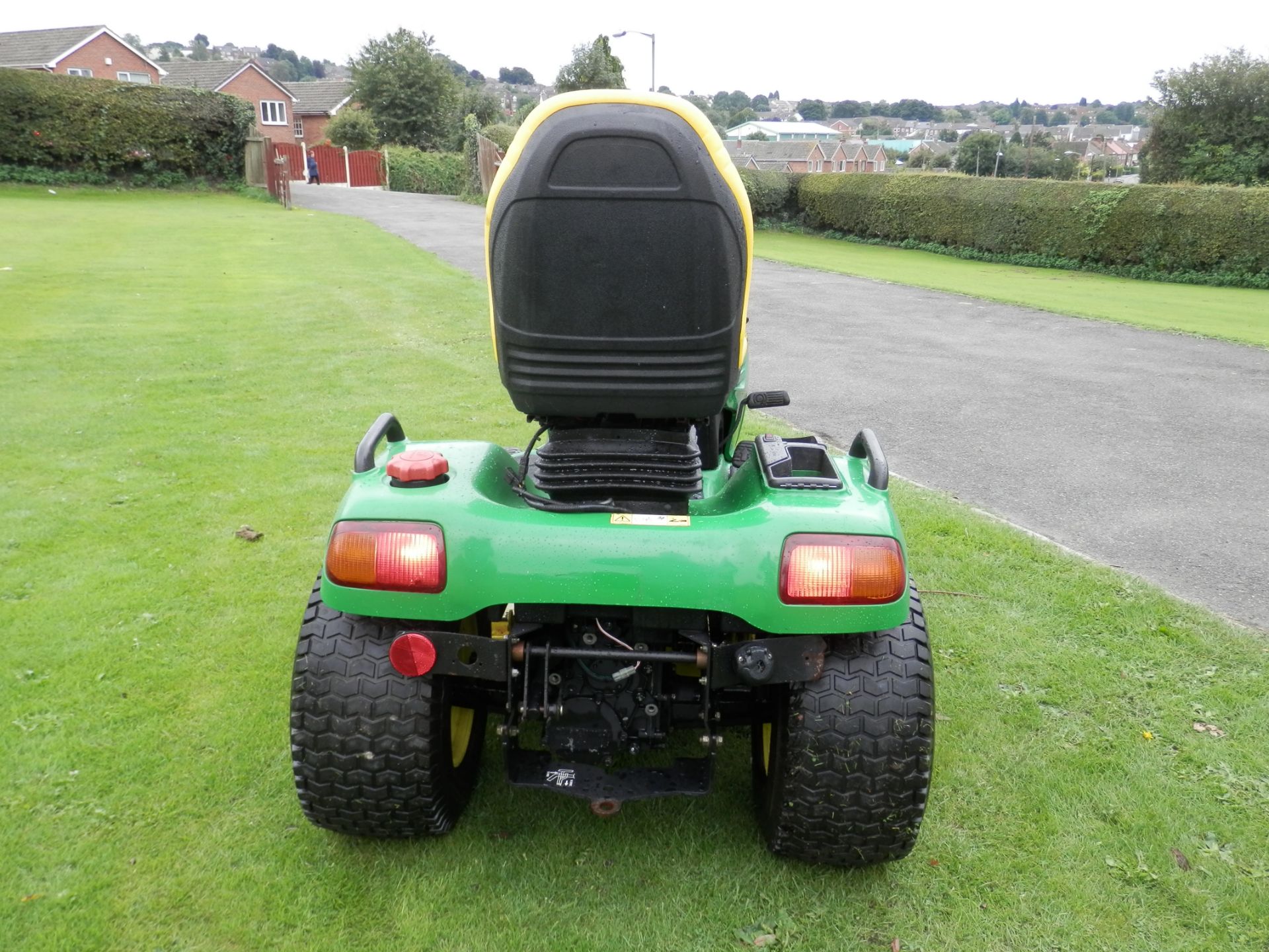 2004 WORKING JOHN DEERE X495 122CM CUT, RIDE ON ROTARY DIESEL MOWER/LAWN TRACTOR. - Image 5 of 13