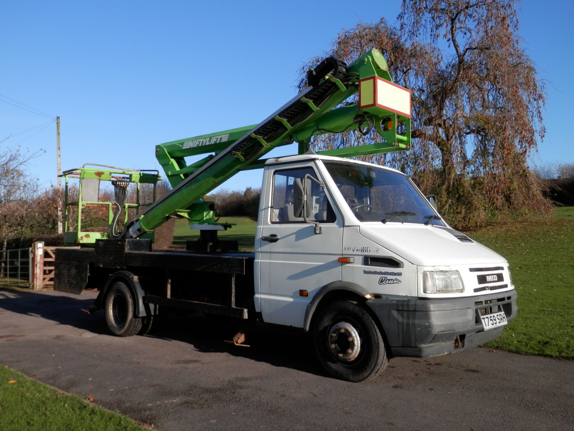 1999/T REG IVECO DIESEL TRUCK WITH NIFTY LIFT 16 METRE PLATFORM WITH CURRENT CERTIFICATION.