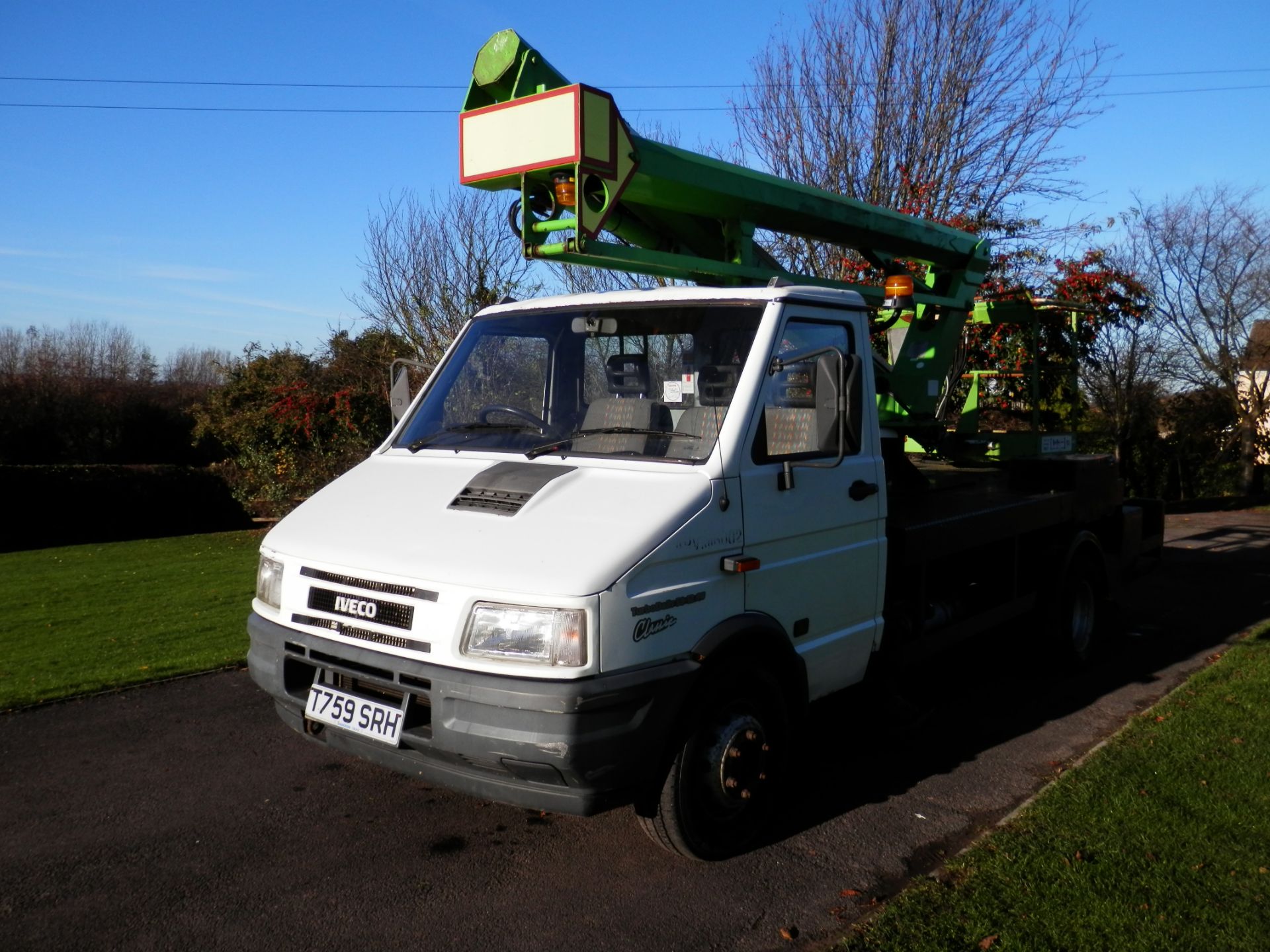 1999/T REG IVECO DIESEL TRUCK WITH NIFTY LIFT 16 METRE PLATFORM WITH CURRENT CERTIFICATION. - Image 13 of 15