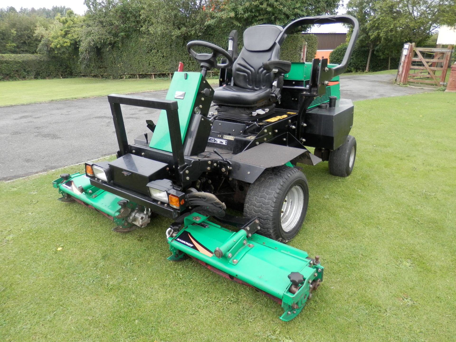 WORKING 2005 RANSOMES 2130 2 WHEEL DRIVE HIGHWAY GANG MOWER, KUBOTA DIESEL ENGINE.