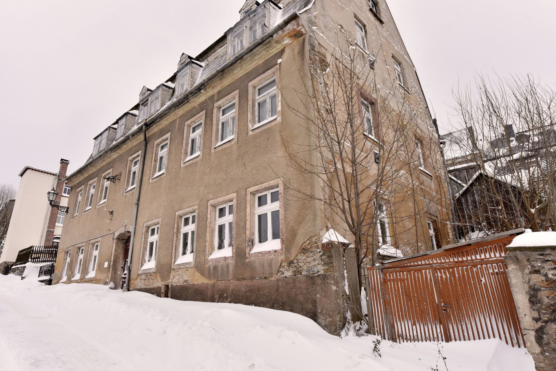 FREEHOLD MULTI APARTMENT BLOCK IN ANNABERG BUCHHOLZ, GERMANY