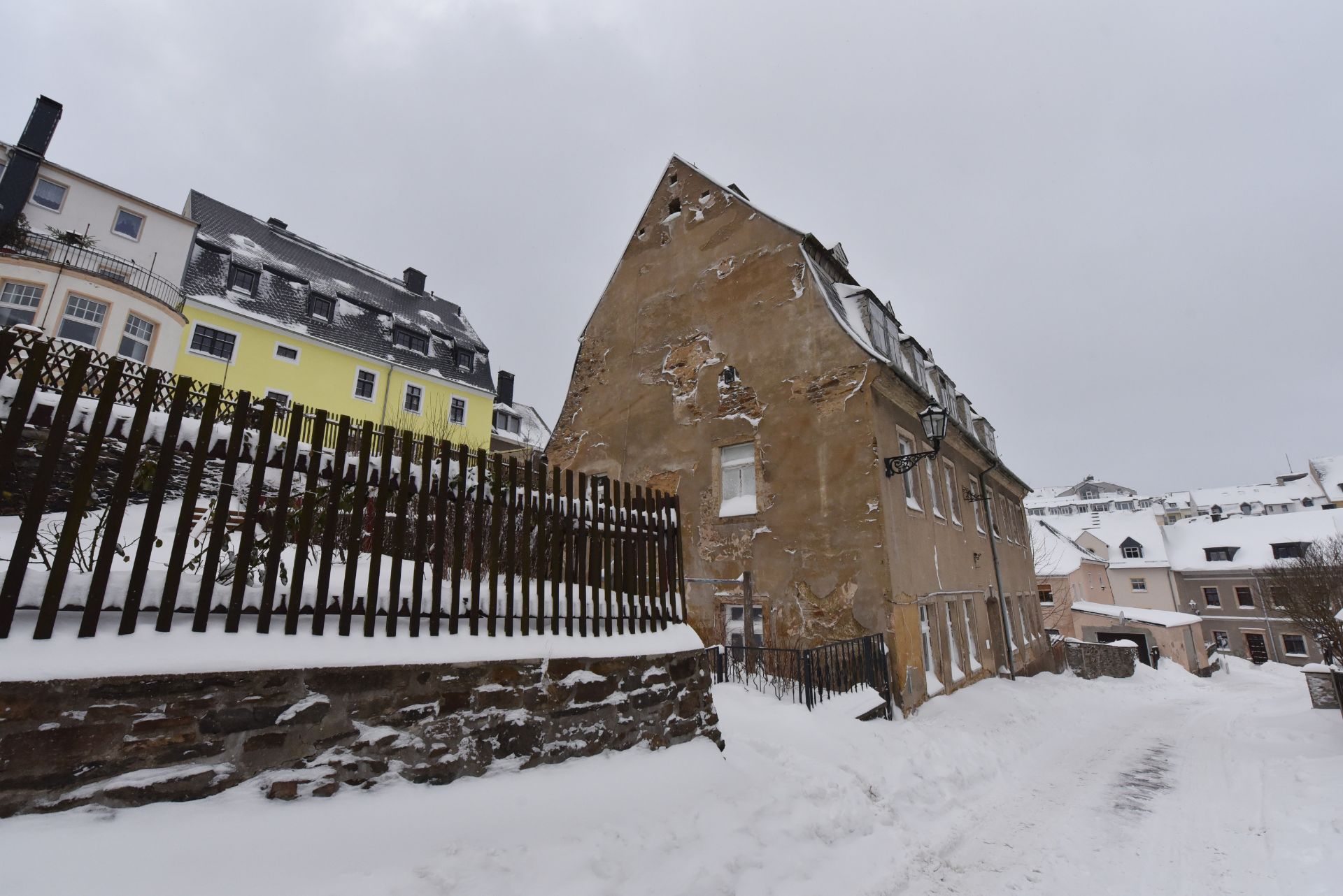 FREEHOLD MULTI APARTMENT BLOCK IN ANNABERG BUCHHOLZ, GERMANY - Image 7 of 60