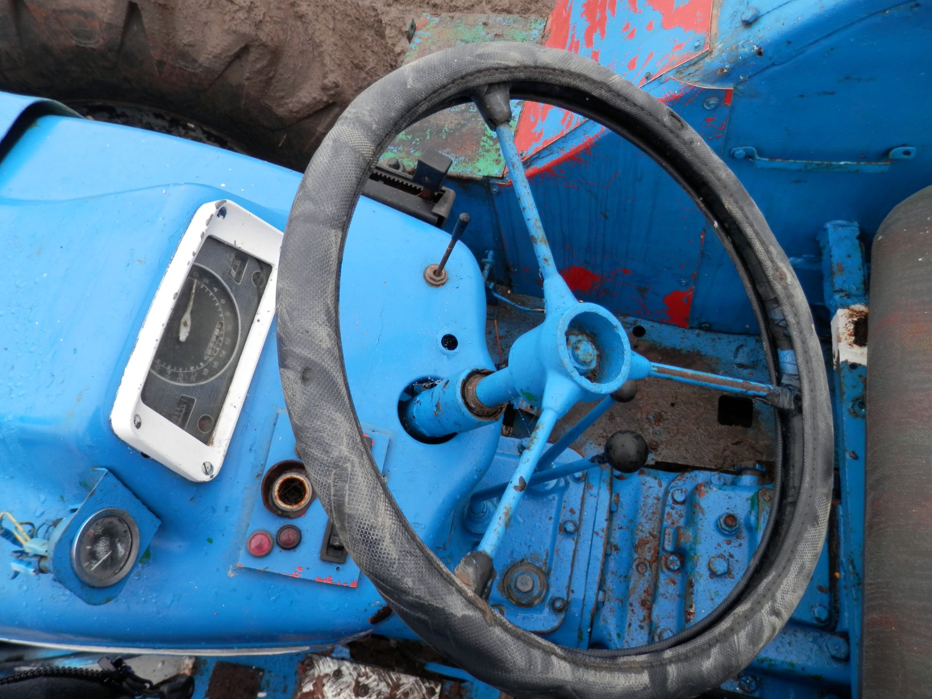 1960S FORD COUNTY 1004 4 WHEEL DRIVE TRACTOR, RUNS & DRIVES. - Image 10 of 10