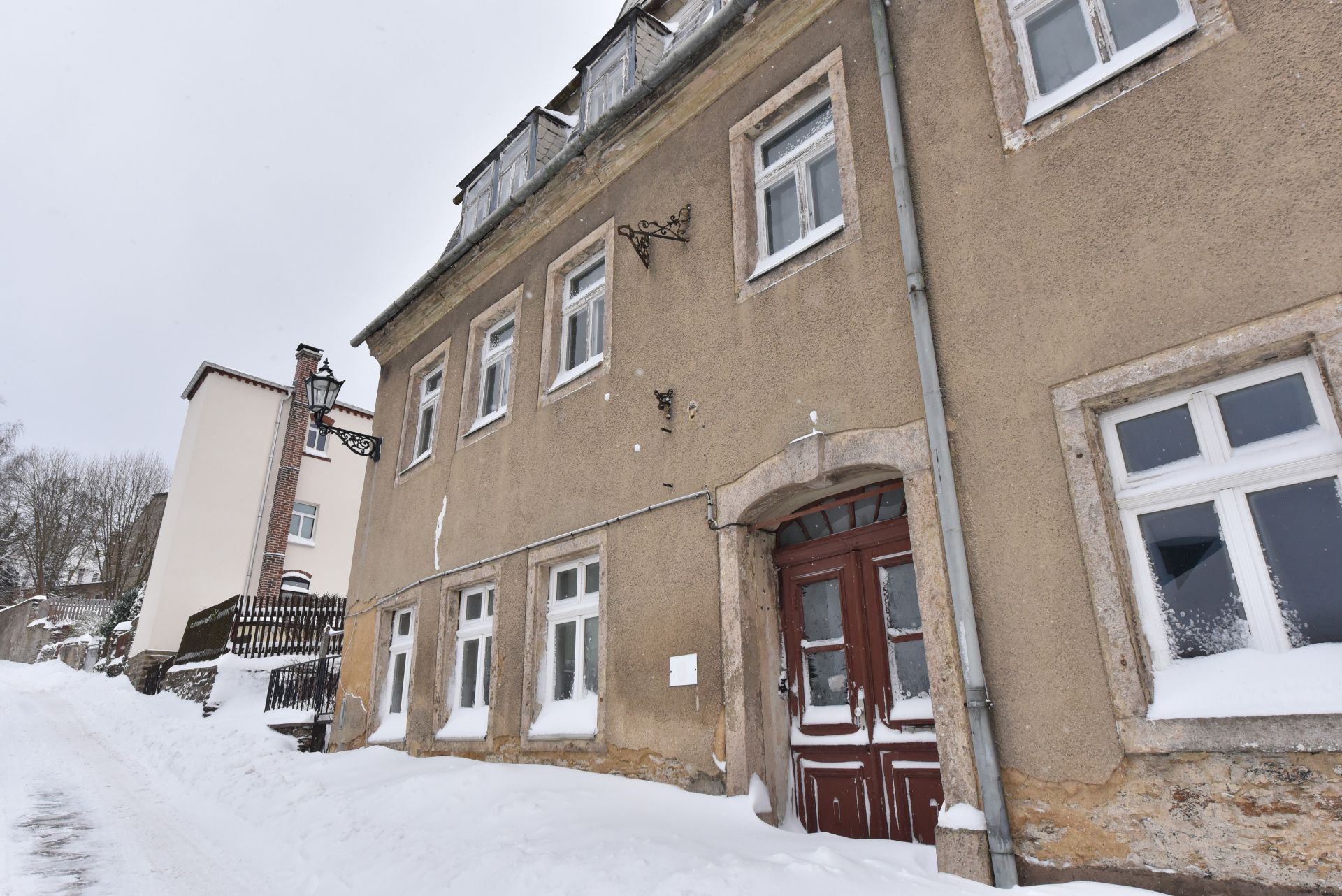 FREEHOLD MULTI APARTMENT BLOCK IN ANNABERG BUCHHOLZ, GERMANY - Image 3 of 60