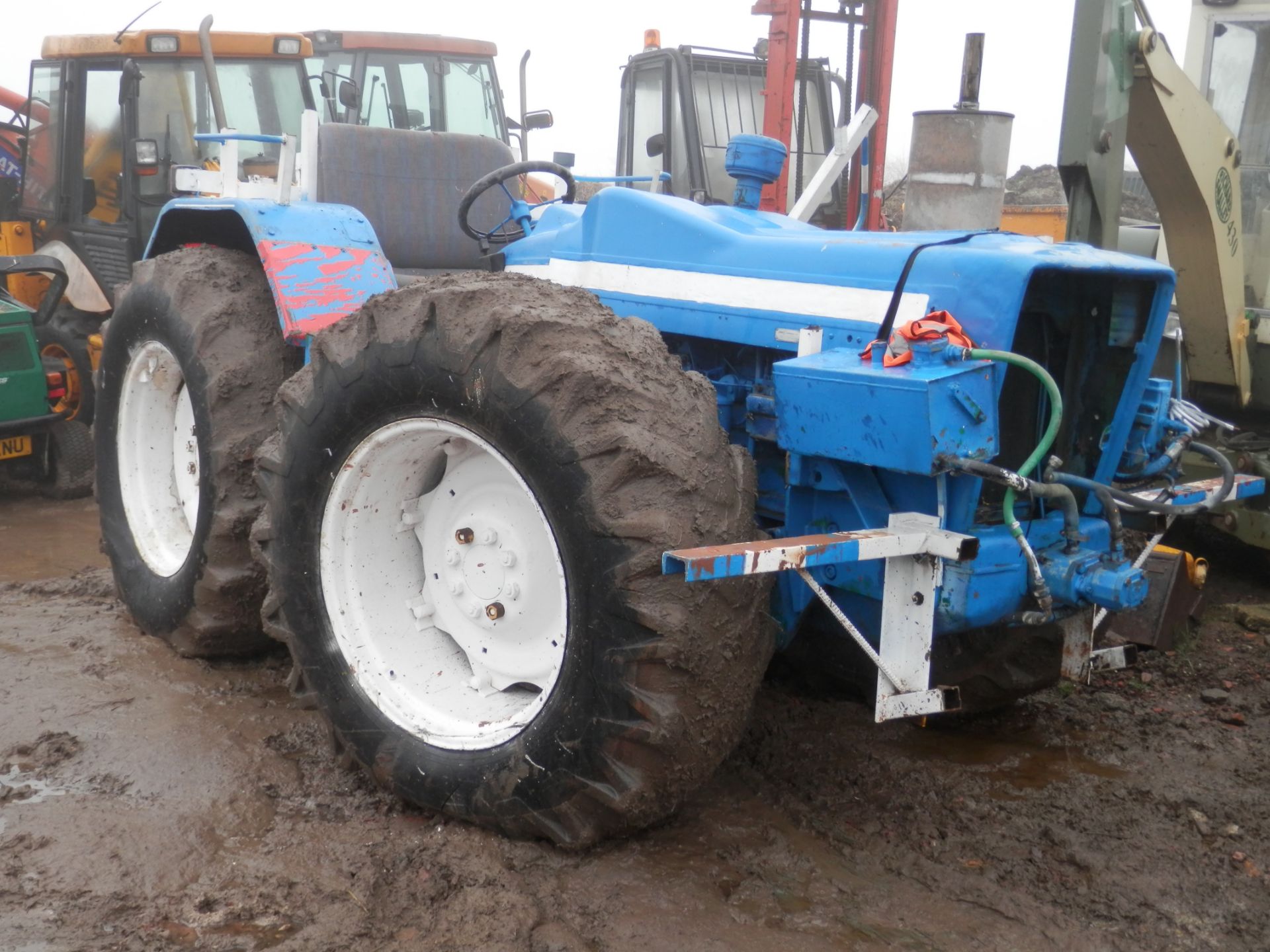 1960S FORD COUNTY 1004 4 WHEEL DRIVE TRACTOR, RUNS & DRIVES. - Image 2 of 10