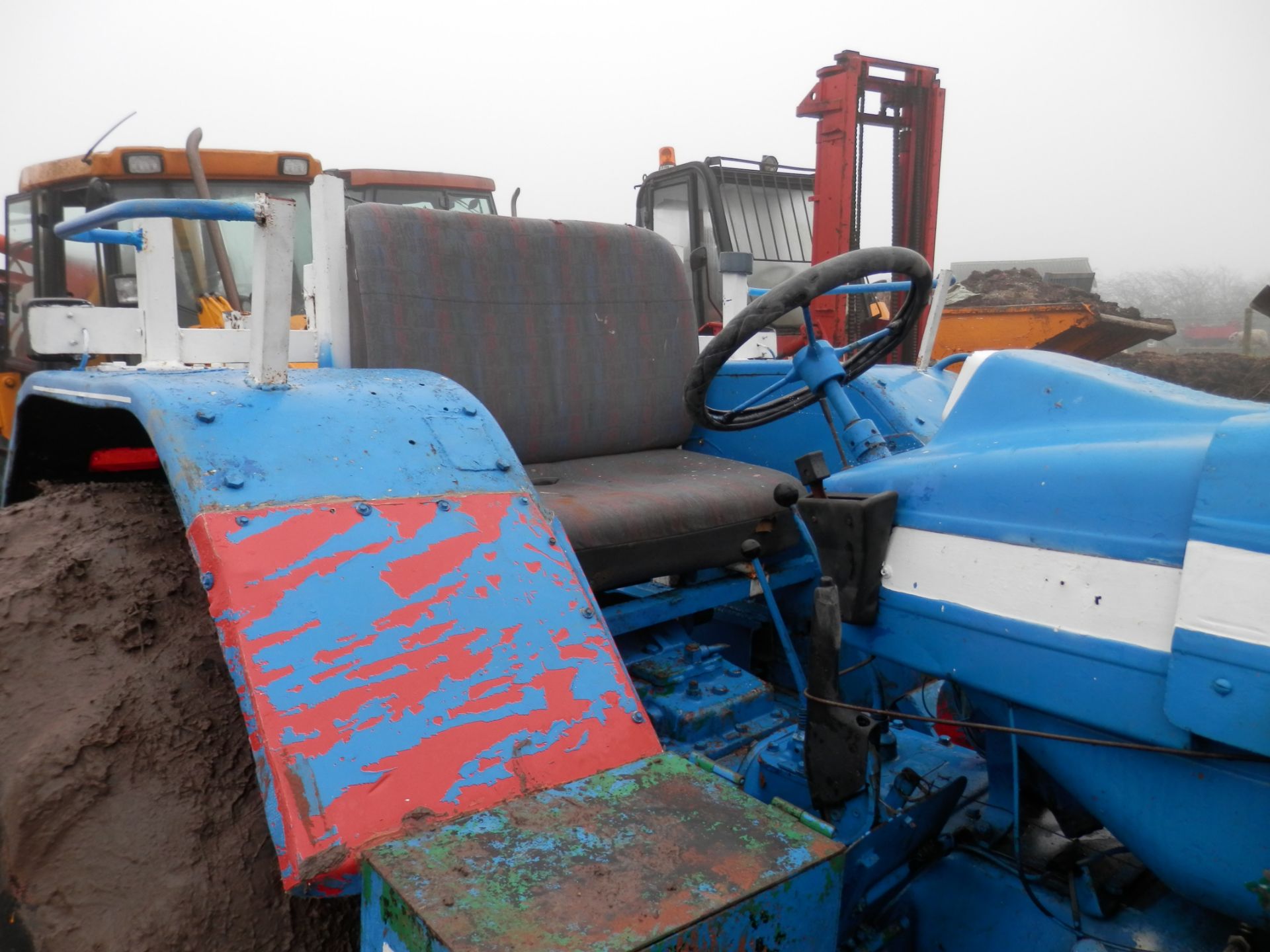 1960S FORD COUNTY 1004 4 WHEEL DRIVE TRACTOR, RUNS & DRIVES. - Image 7 of 10