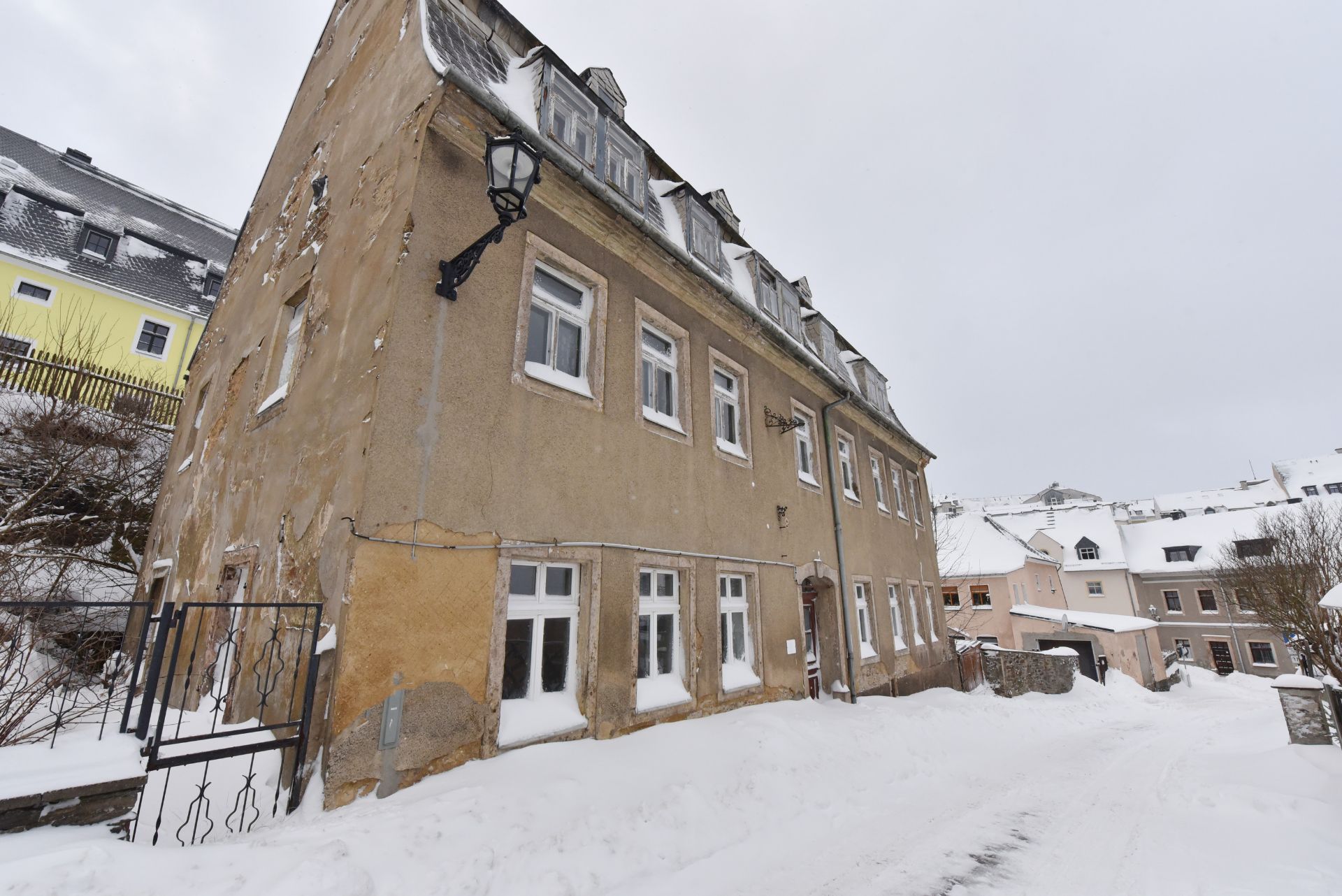 FREEHOLD MULTI APARTMENT BLOCK IN ANNABERG BUCHHOLZ, GERMANY - Image 8 of 60