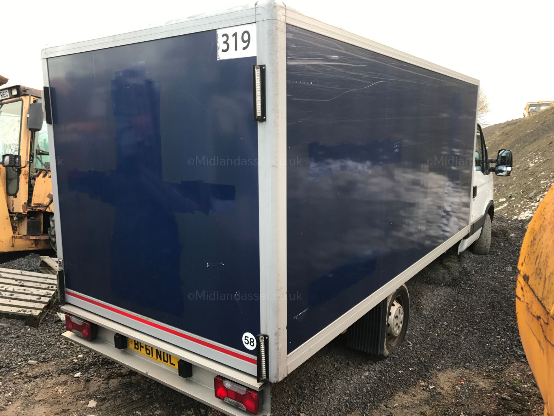 2011/61 REG IVECO DAILY 35S11 MWB FRIDGE VAN - Image 4 of 5