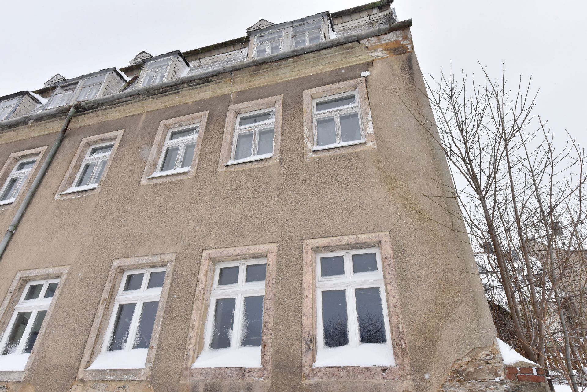 FREEHOLD MULTI APARTMENT BLOCK IN ANNABERG BUCHHOLZ, GERMANY - Image 2 of 60