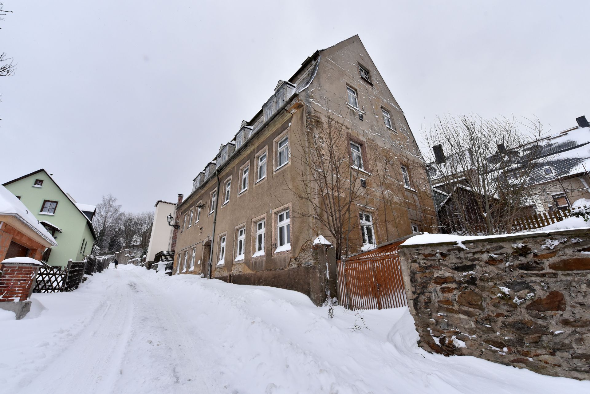 FREEHOLD MULTI APARTMENT BLOCK IN ANNABERG BUCHHOLZ, GERMANY - Image 10 of 60