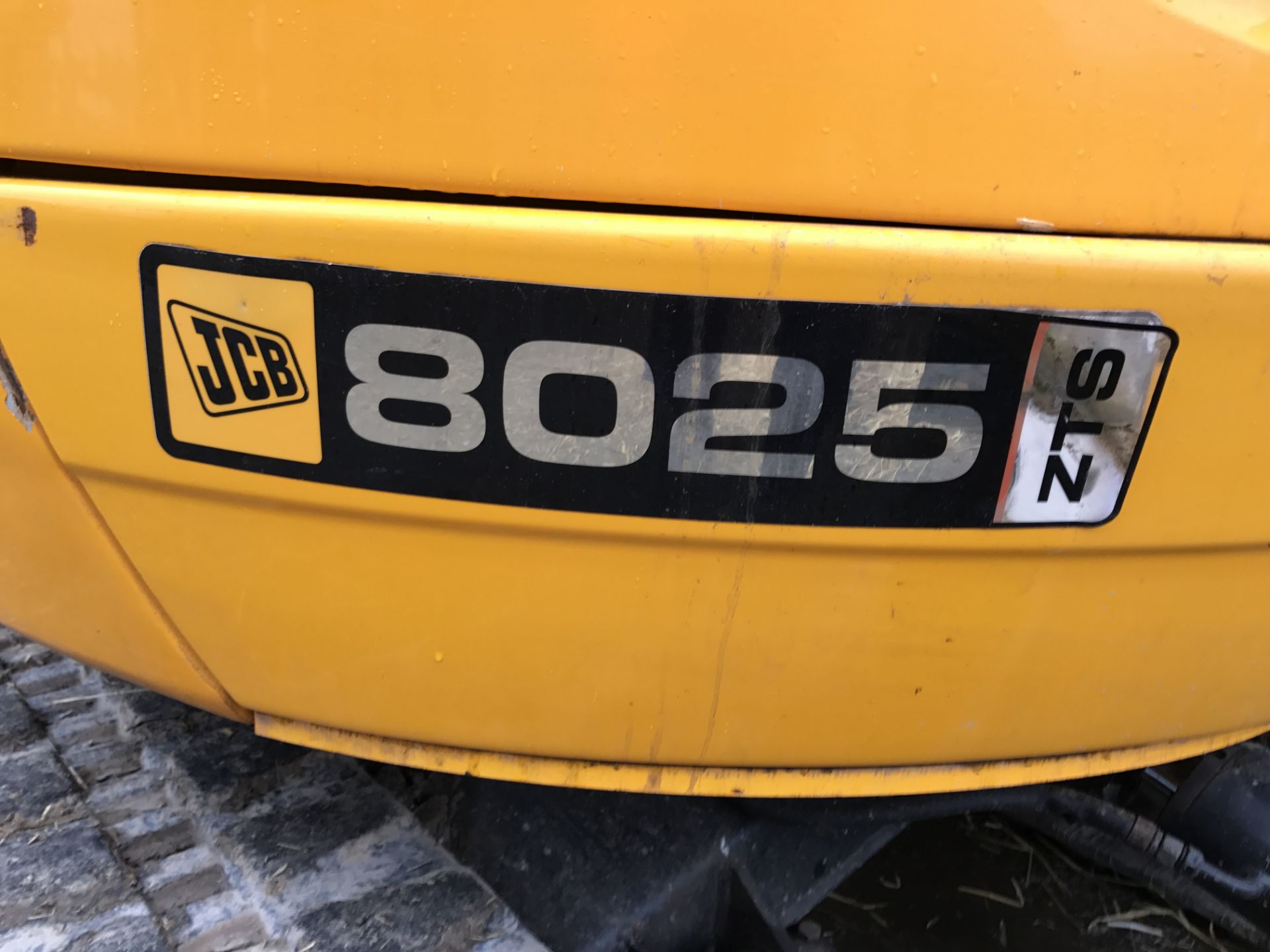 JCB 8025 ZTS DIGGER WITH BUCKET *PLUS VAT* - Image 3 of 8