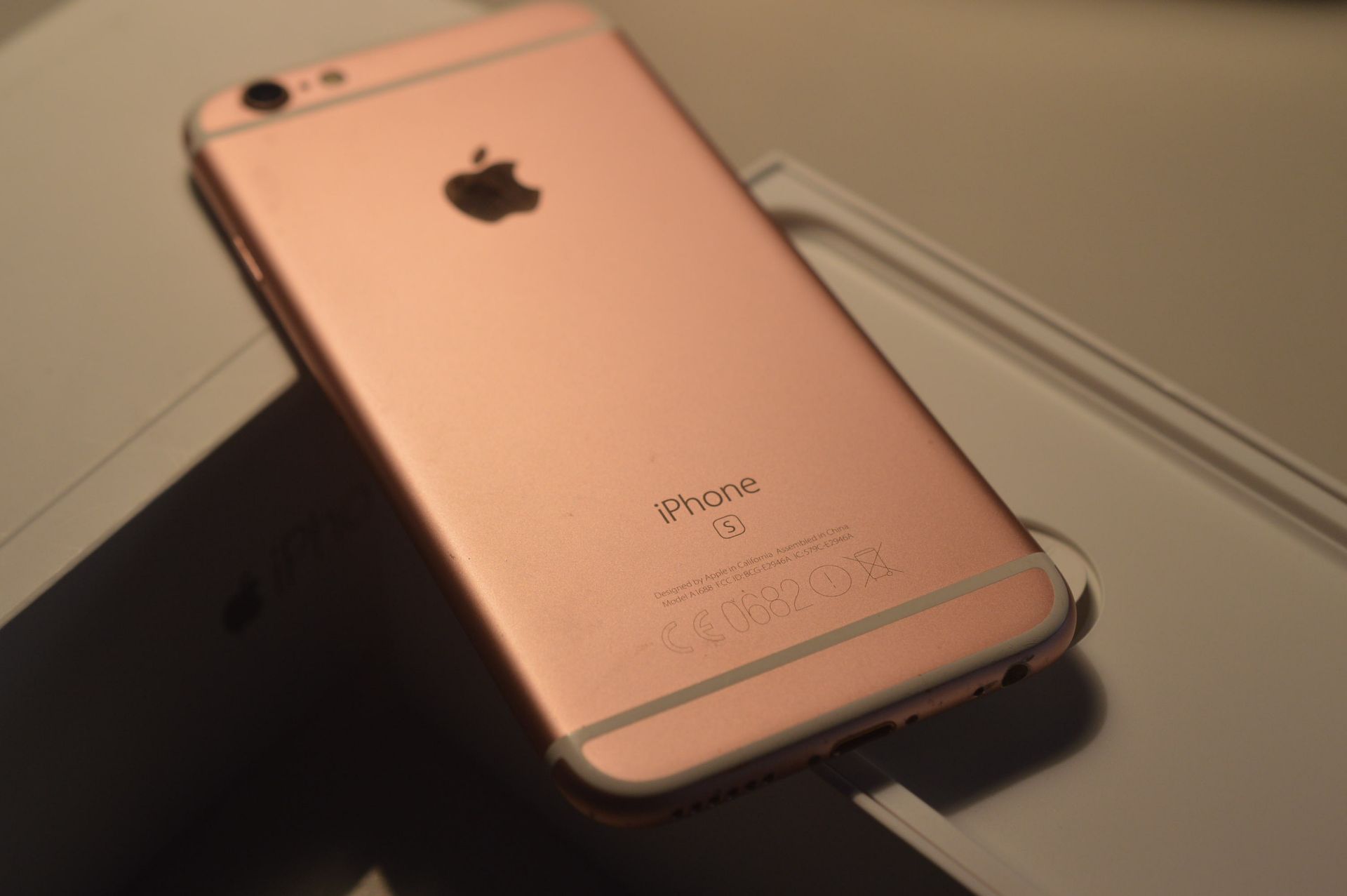 APPLE IPHONE 6S, LOCKED TO 02, 64GB - COMES BOXED WITH ALL ACCESSORIES *NO VAT* - Image 8 of 13