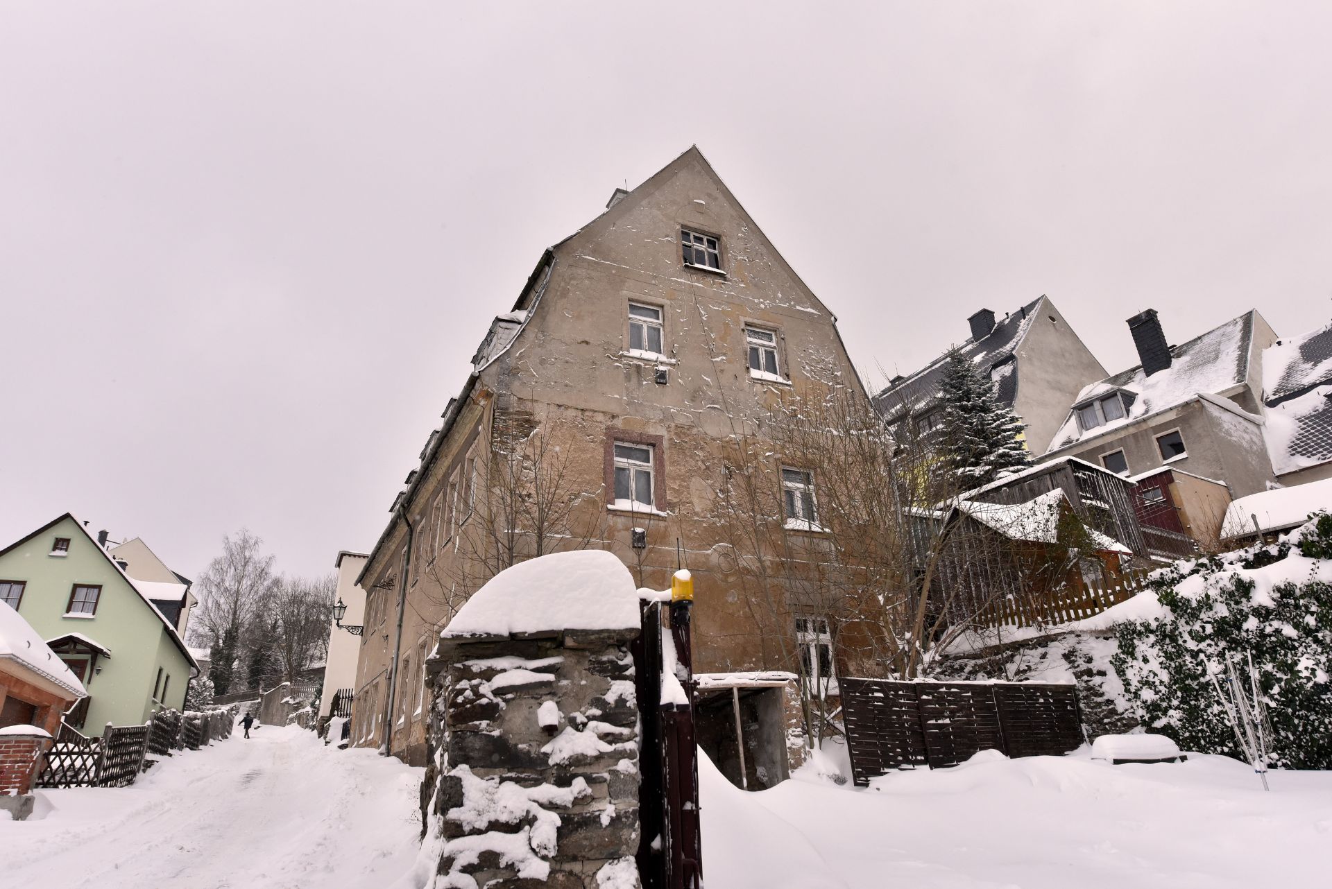 FREEHOLD MULTI APARTMENT BLOCK IN ANNABERG BUCHHOLZ, GERMANY - Image 11 of 60