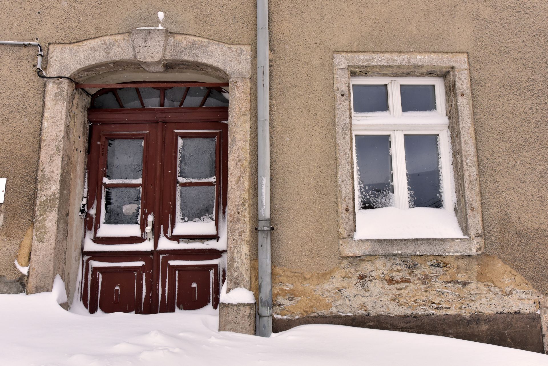 FREEHOLD MULTI APARTMENT BLOCK IN ANNABERG BUCHHOLZ, GERMANY - Image 4 of 60