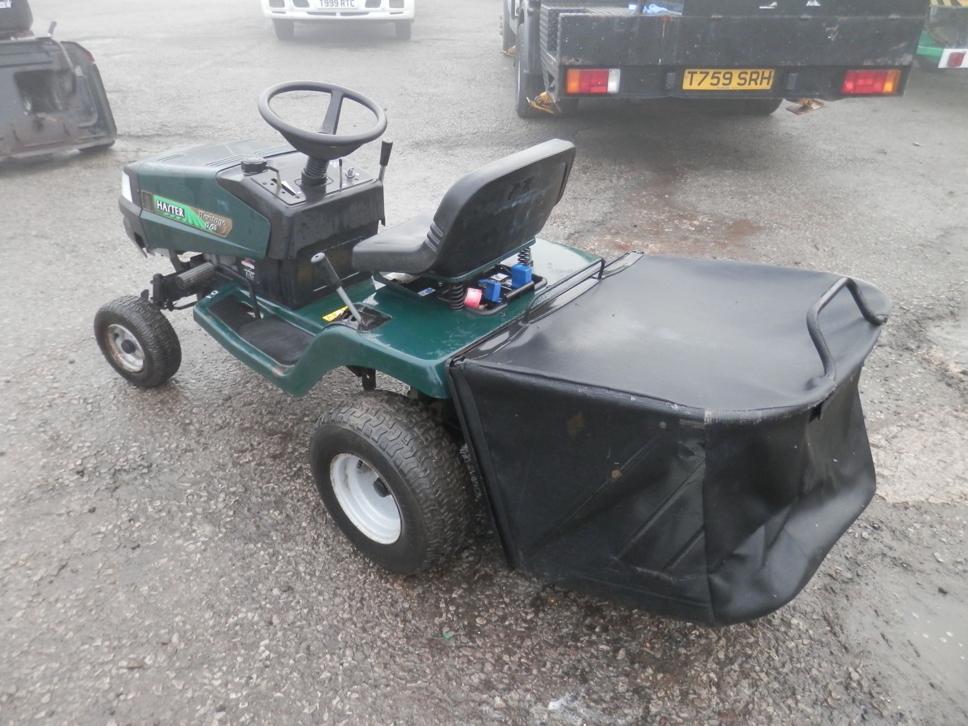 WORKING HAYTER 13/30 HERITAGE RIDE ON MOWER, DECKS NEED ATTENTION BUT COMPLETE. - Image 2 of 6