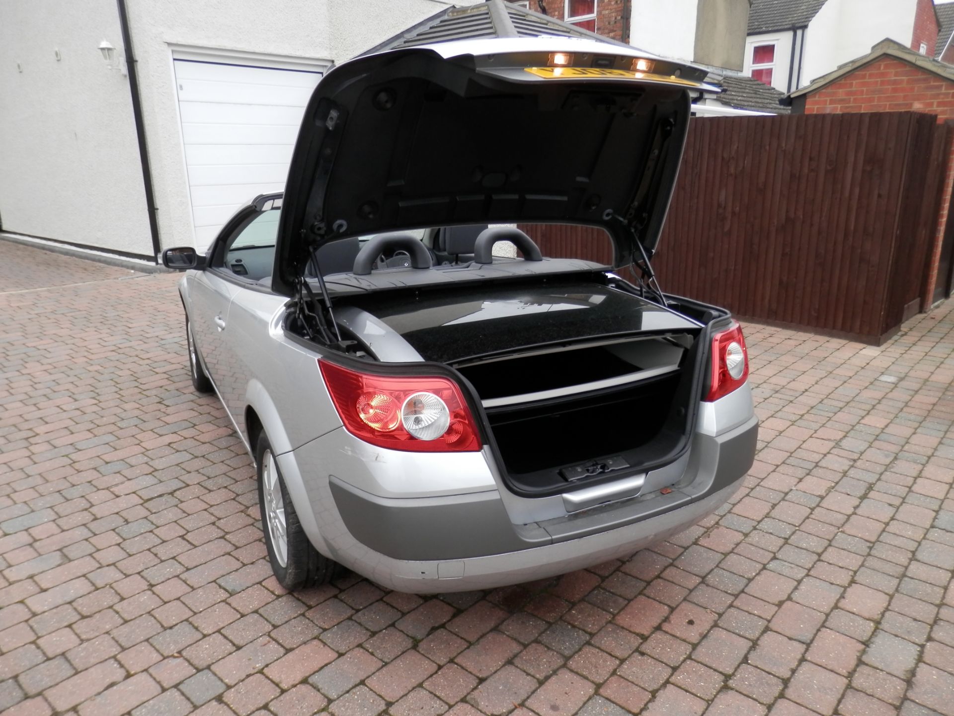 2006/06 RENAULT MEGANE DYNAMIQUE CONVERTIBLE 1.6 VVT, ONLY 54K MILES, MOT MARCH 2017, GREAT CAR - Image 7 of 16