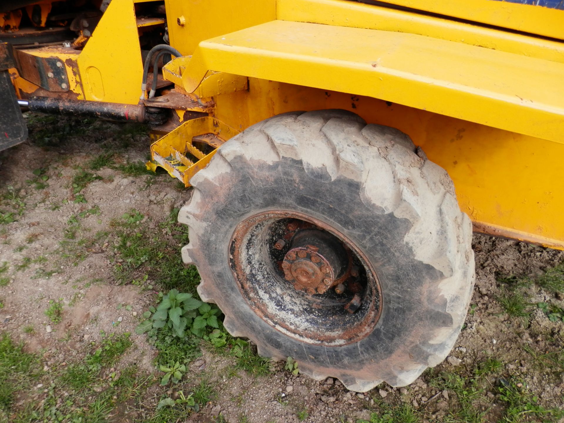 2004/04 WORKING THWAITES 5 TONNE DIESEL SWIVEL DUMPER TRUCK. 3067 WORKING HOURS. - Image 7 of 11