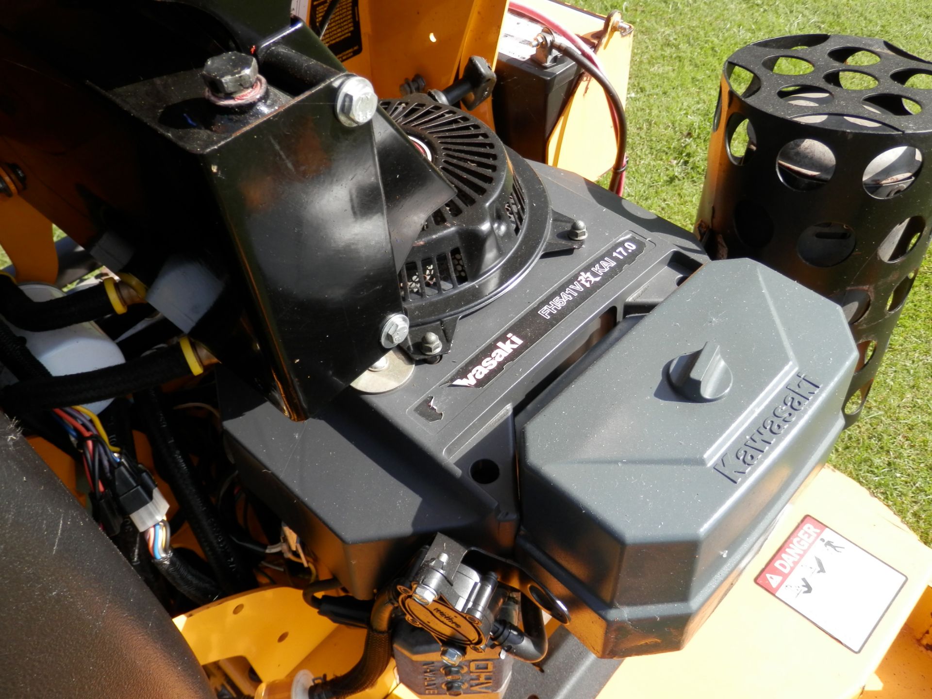 2008 WRIGHT STANDER FH541V KAWASAKI POWERED 17HP V TWIN BANK MOWER, ALL WORKING. - Image 8 of 12