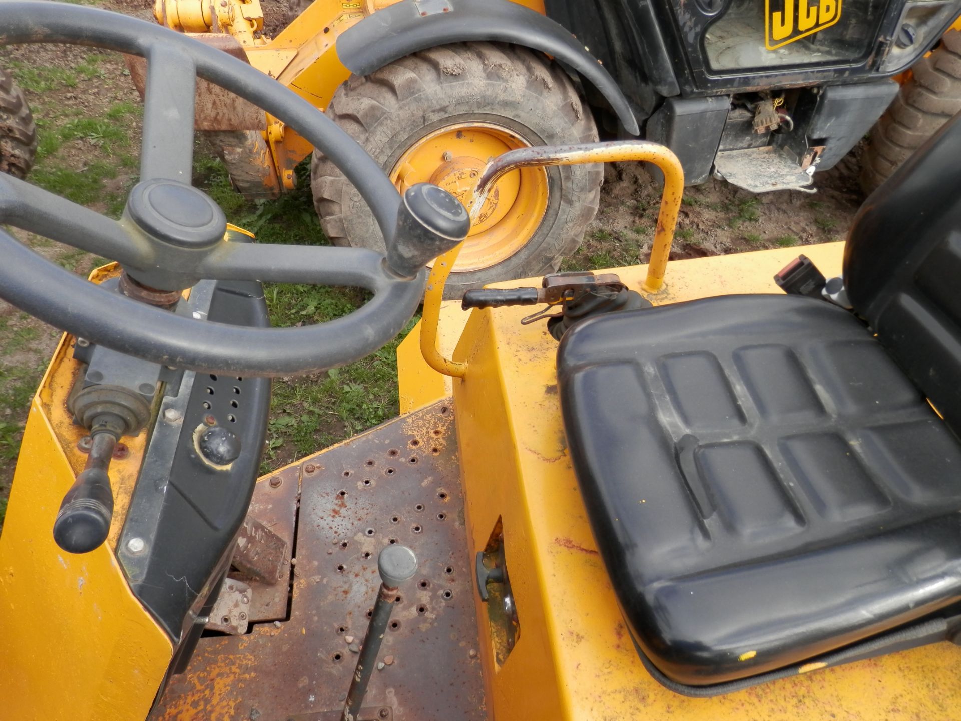 2004/04 WORKING THWAITES 5 TONNE DIESEL SWIVEL DUMPER TRUCK. 3067 WORKING HOURS. - Image 5 of 11