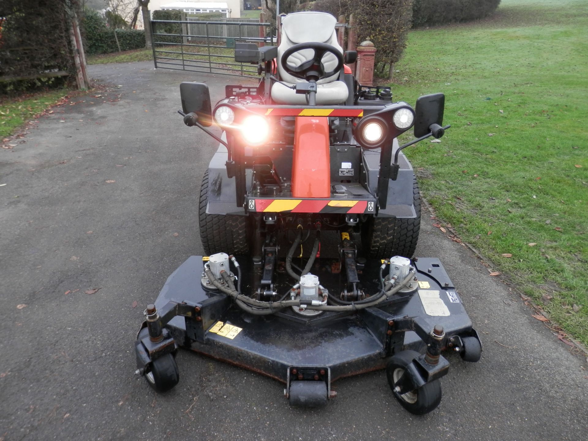 2009 JACOBSEN HR 3300T RIDE ON DIESEL MOWER. FRONT DECKS. - Image 13 of 15