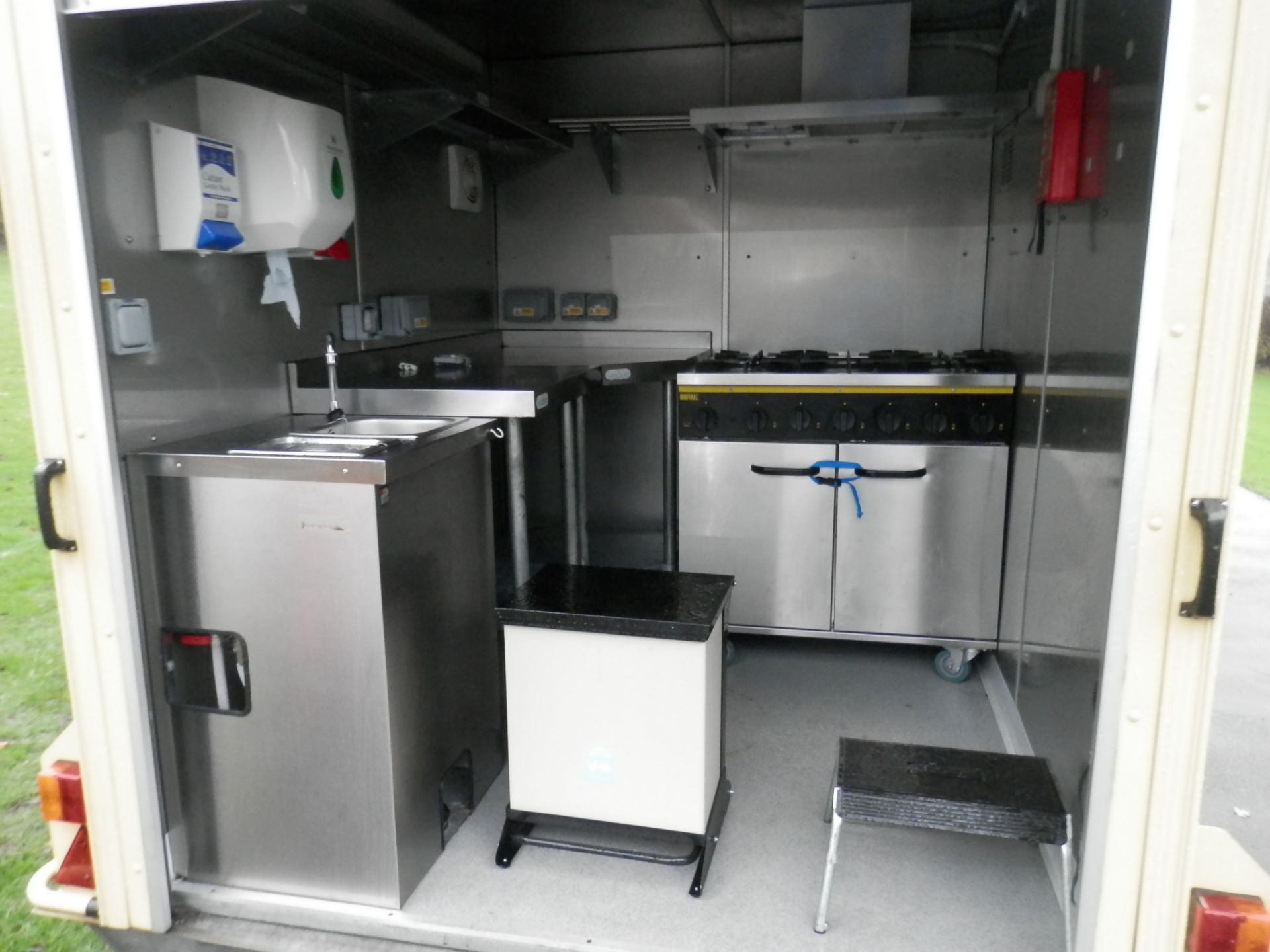 SUPERB LYNTON CATERING TRAILER, IDEAL FOR LARGE OUTDOOR FUNCTIONS, CHRISTMAS PARTIES ETC - Image 20 of 25