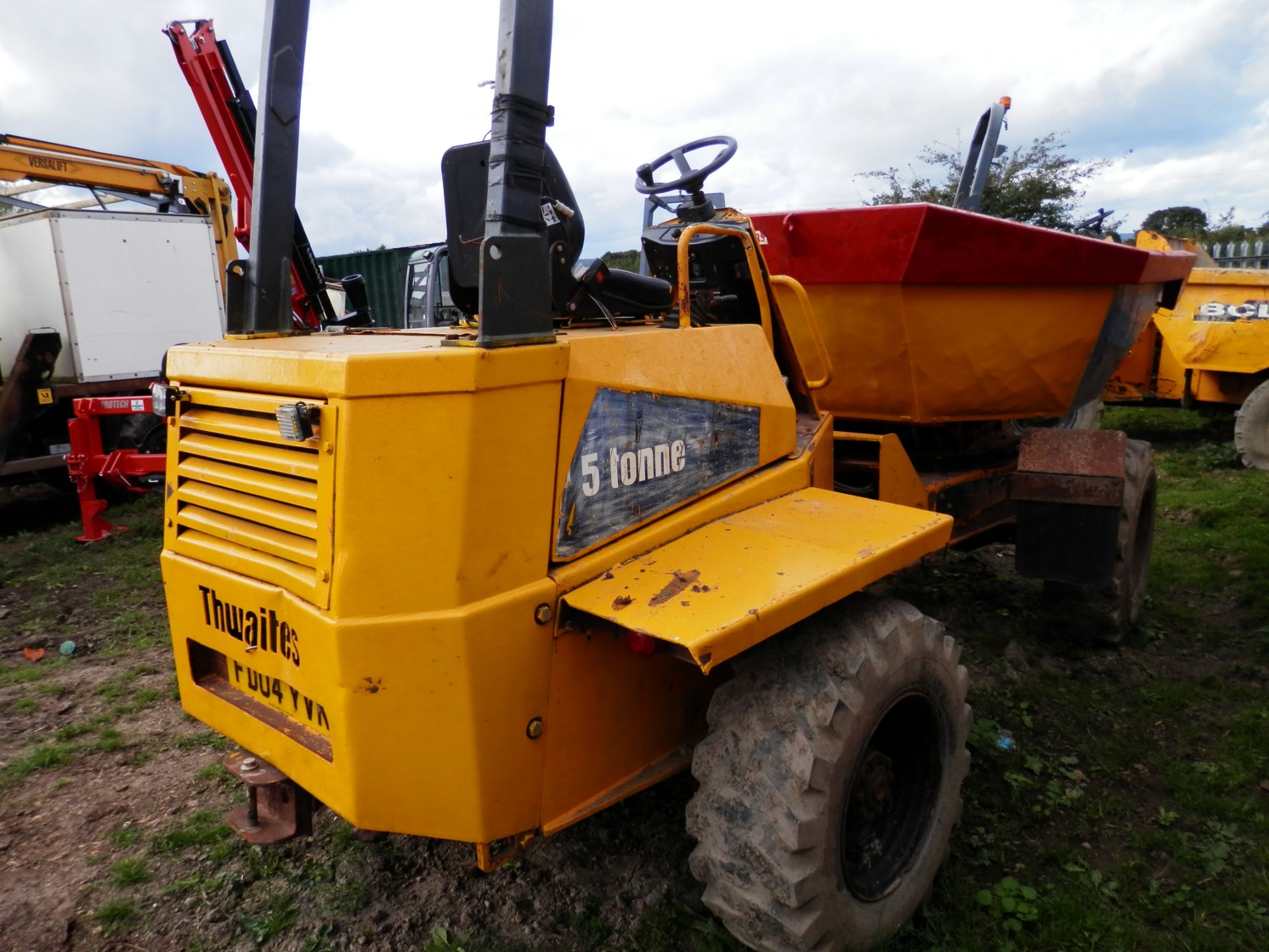 2004/04 WORKING THWAITES 5 TONNE DIESEL SWIVEL DUMPER TRUCK. 3067 WORKING HOURS. - Image 8 of 11