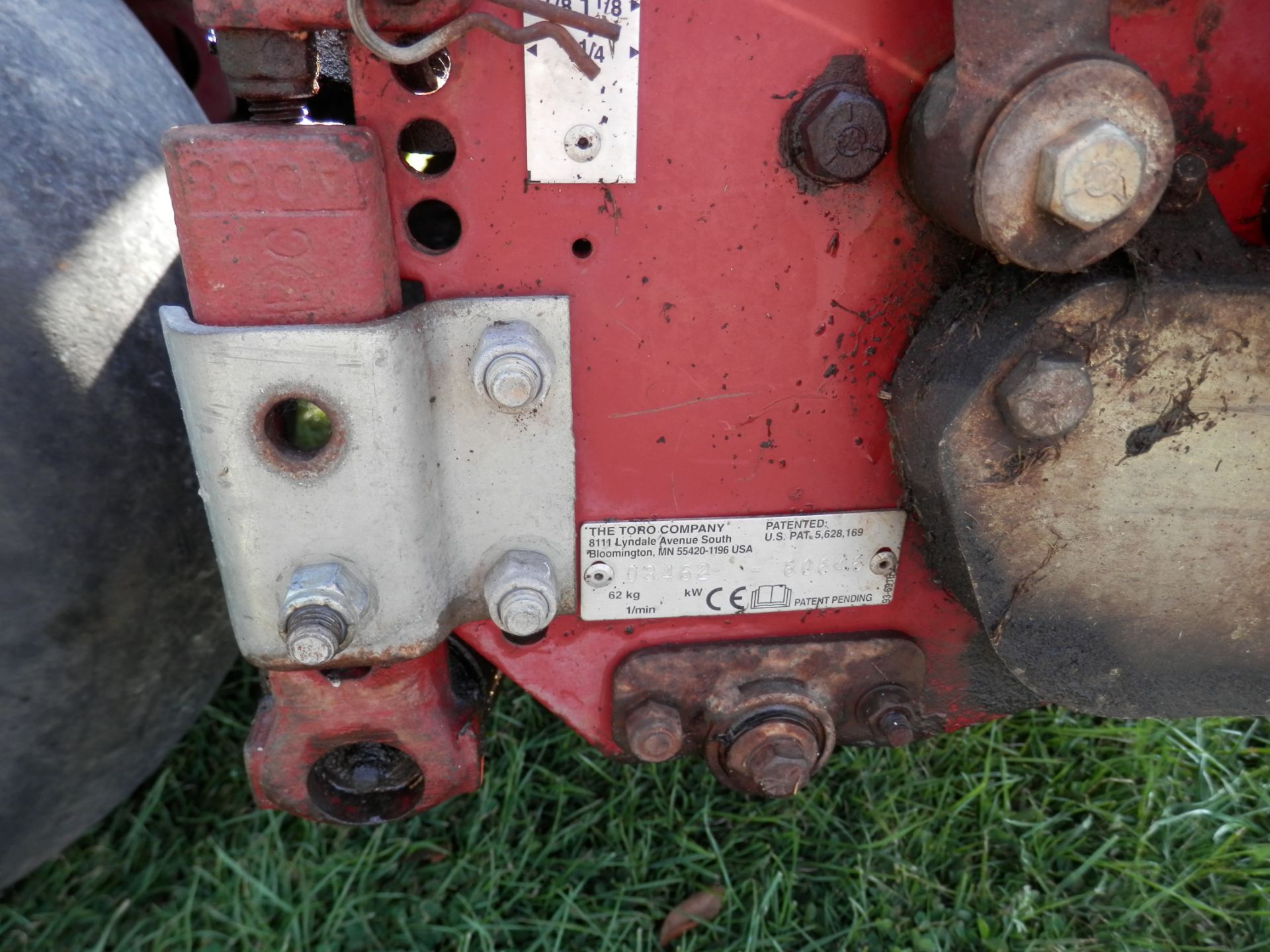 1998 TORO 2300-D REELMASTER 3 WHEEL DRIVE WIDE CUT DIESEL RIDE ON MOWER. - Image 11 of 11