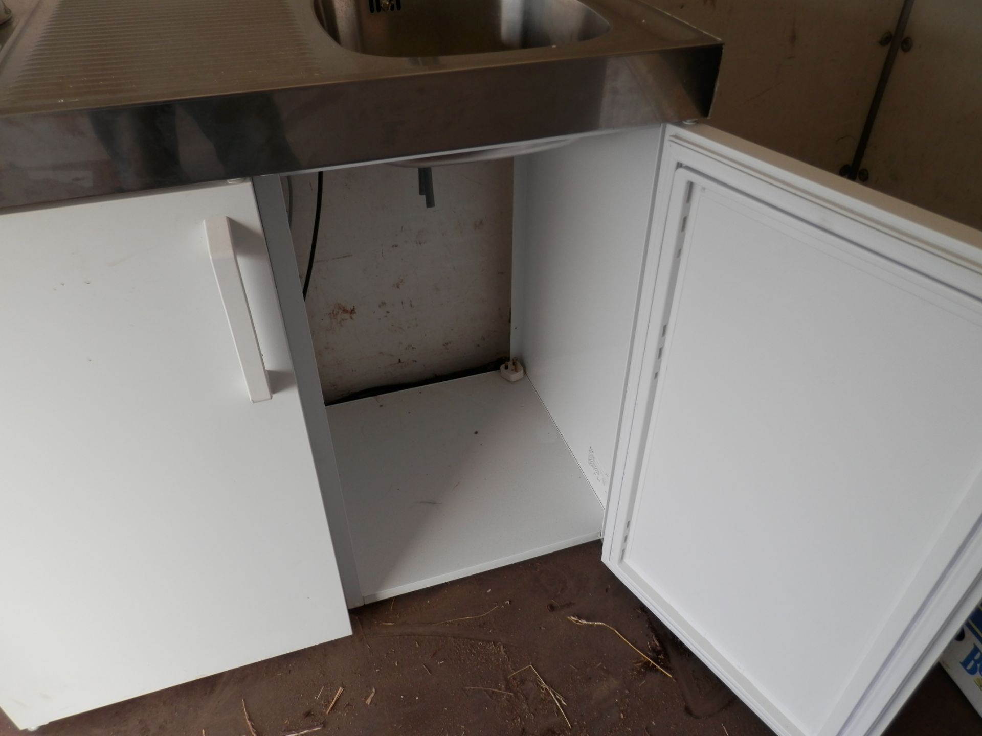 FREE STANDING WHIRLPOOL SINK, 2 HOBS & FRIDGE UNIT, IDEAL FOR MOTORHOME CONVERSION OR OFFICE ETC - Image 5 of 8