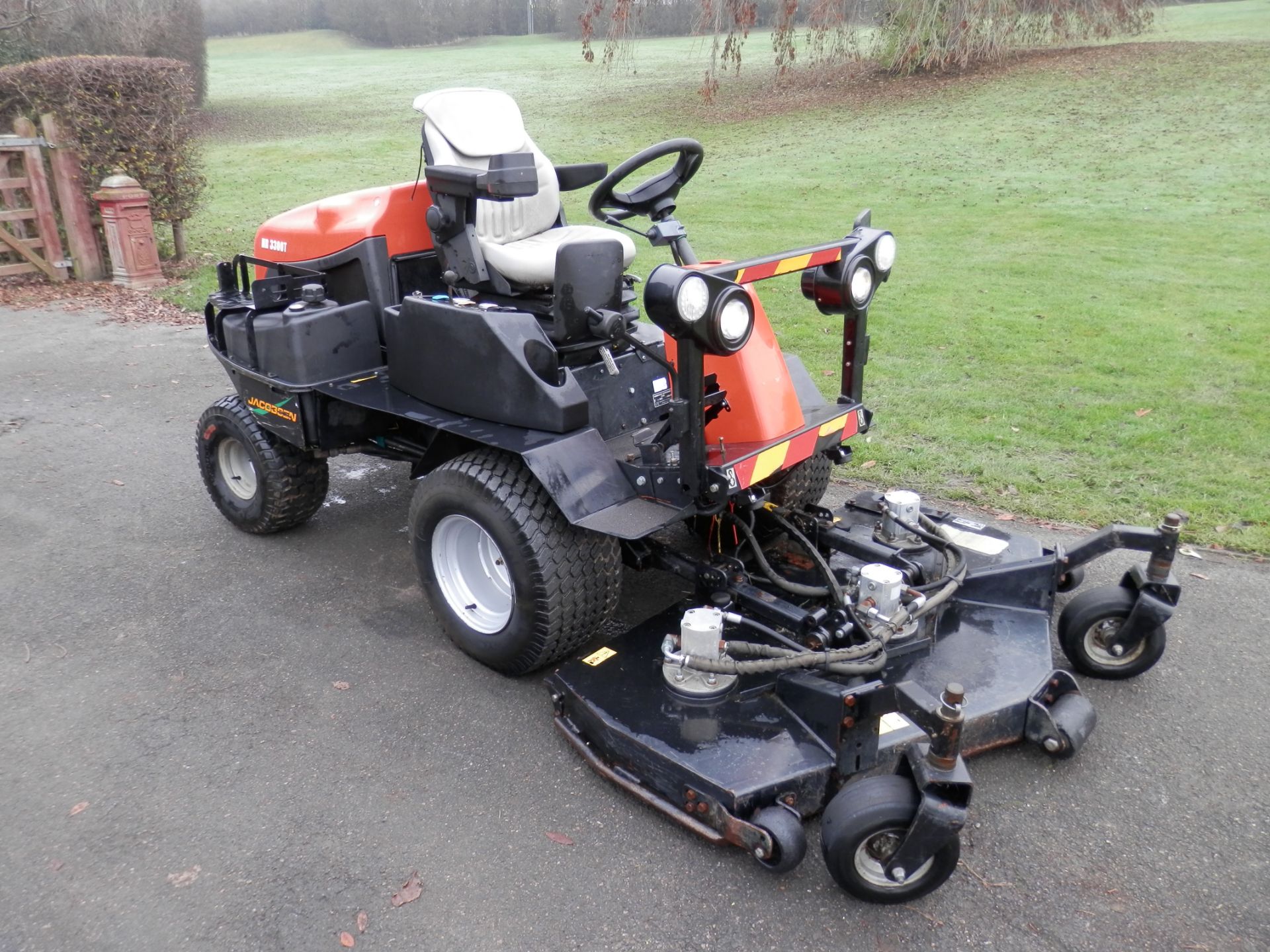 2009 JACOBSEN HR 3300T RIDE ON DIESEL MOWER. FRONT DECKS.