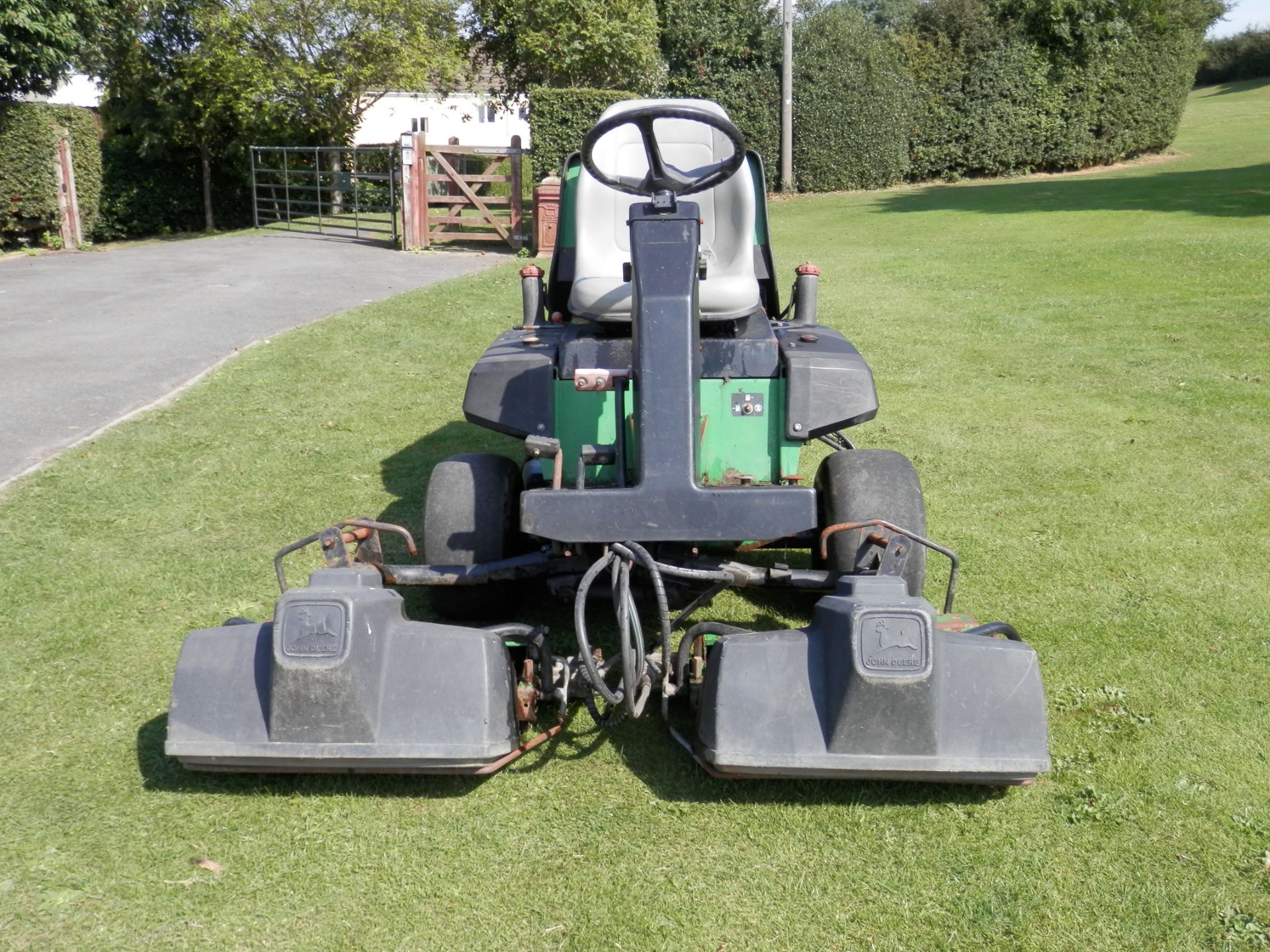 1996 JOHN DEERE 2243 3 WHEEL RIDE ON DIESEL GANG MOWER, TESTED & WORKING. - Image 3 of 10