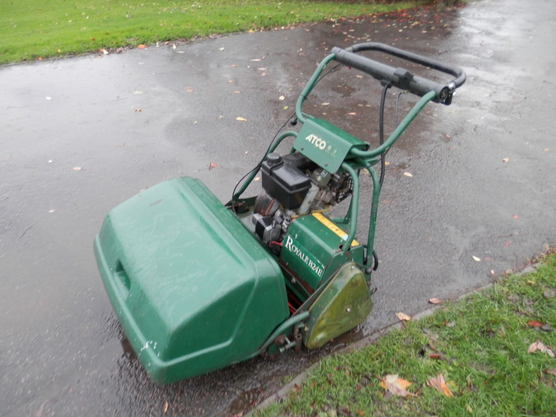 ATCO ROYALE B24E SELF PROPELLED PETROL MOWER. GOOD WORKING ORDER.