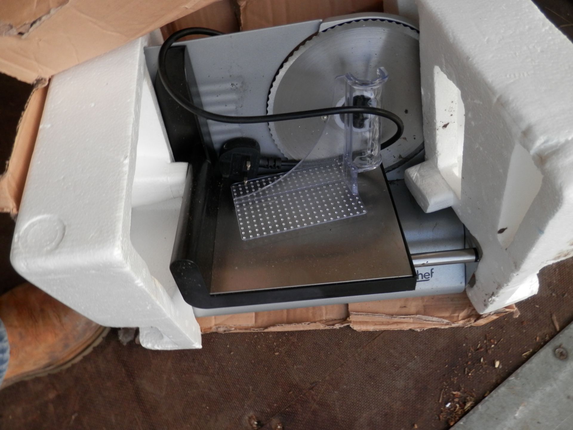 NEW BOXED SHEF 240V FOOD SLICER, BOX DAMAGED AS PICTURED. WITH MANUAL - Image 2 of 2