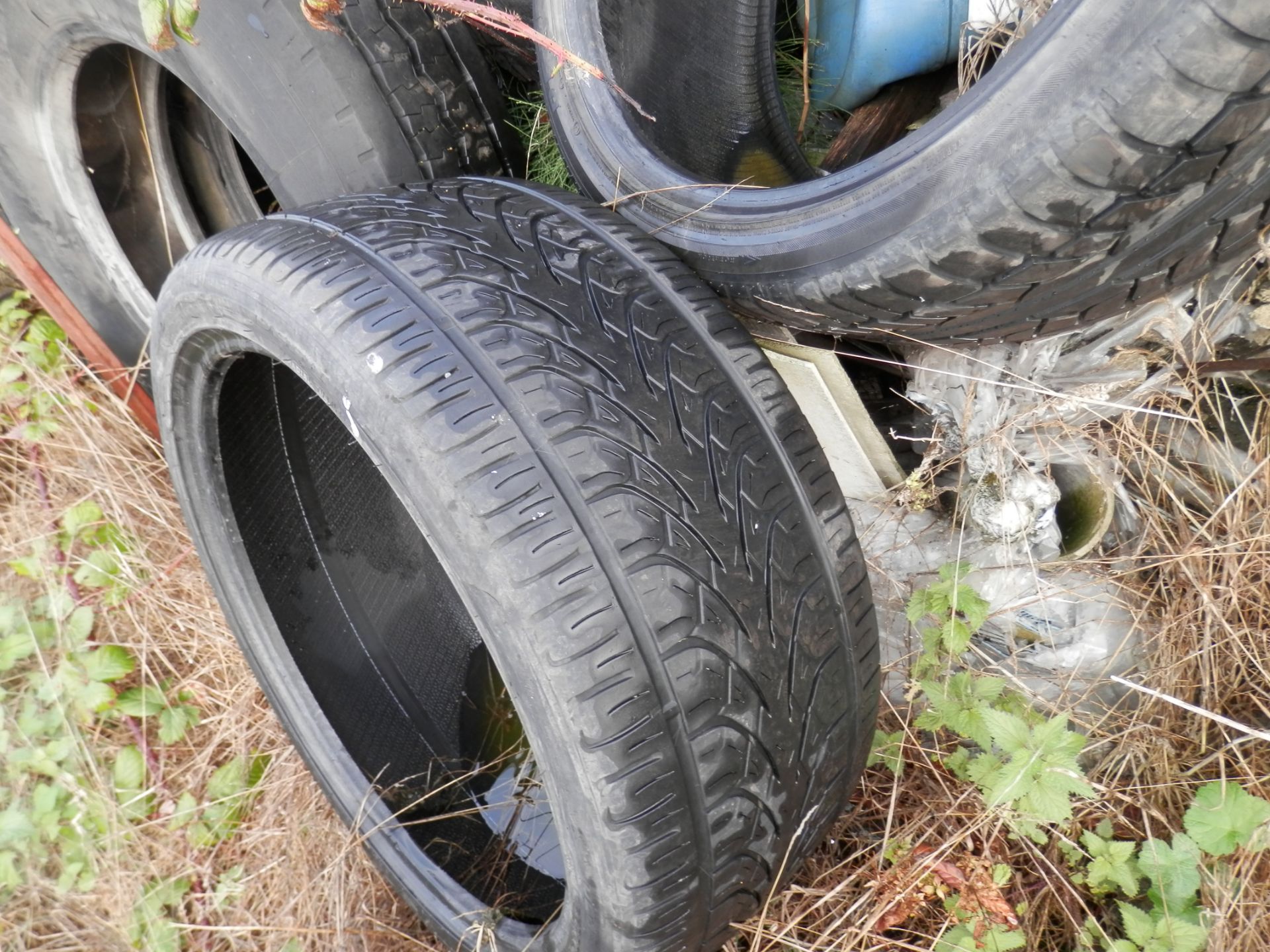 3 GARAGES FULL OF USED, PART WORN TYRES. ASSORTED FROM CAR TO LORRY TYRES. POSSIBLY 800+ - Image 5 of 8