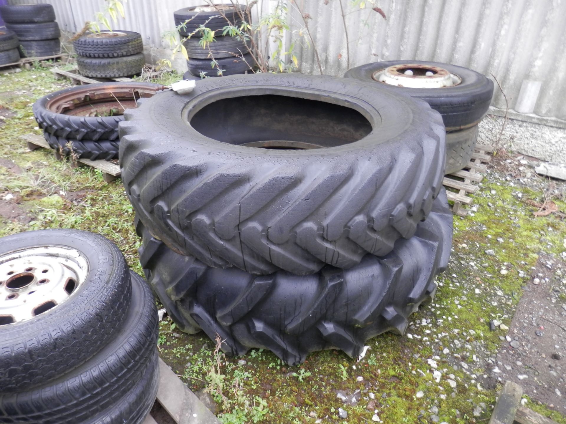 85 + ASSORTED LORRY, CAR & TRAILER TYRES & WHEELS, AS PICTURED. BUYER TO COLLECT COMPLETE JOBLOT. - Image 3 of 10
