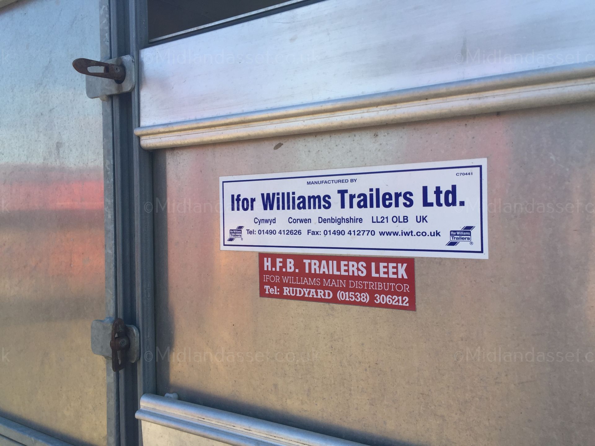 2013 IFOR WILLIAMS TRI AXLE CATTLE TRAILER - Image 8 of 13