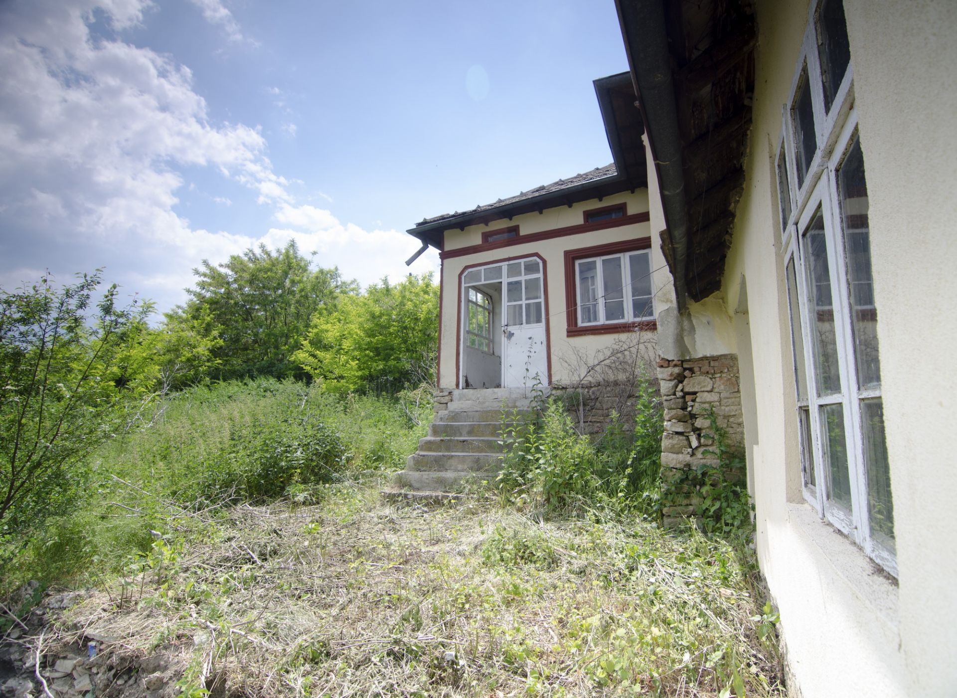 NICE FREEHOLD HOUSE IZVOROVO, DOBRICH, BULGARIA - Image 3 of 9