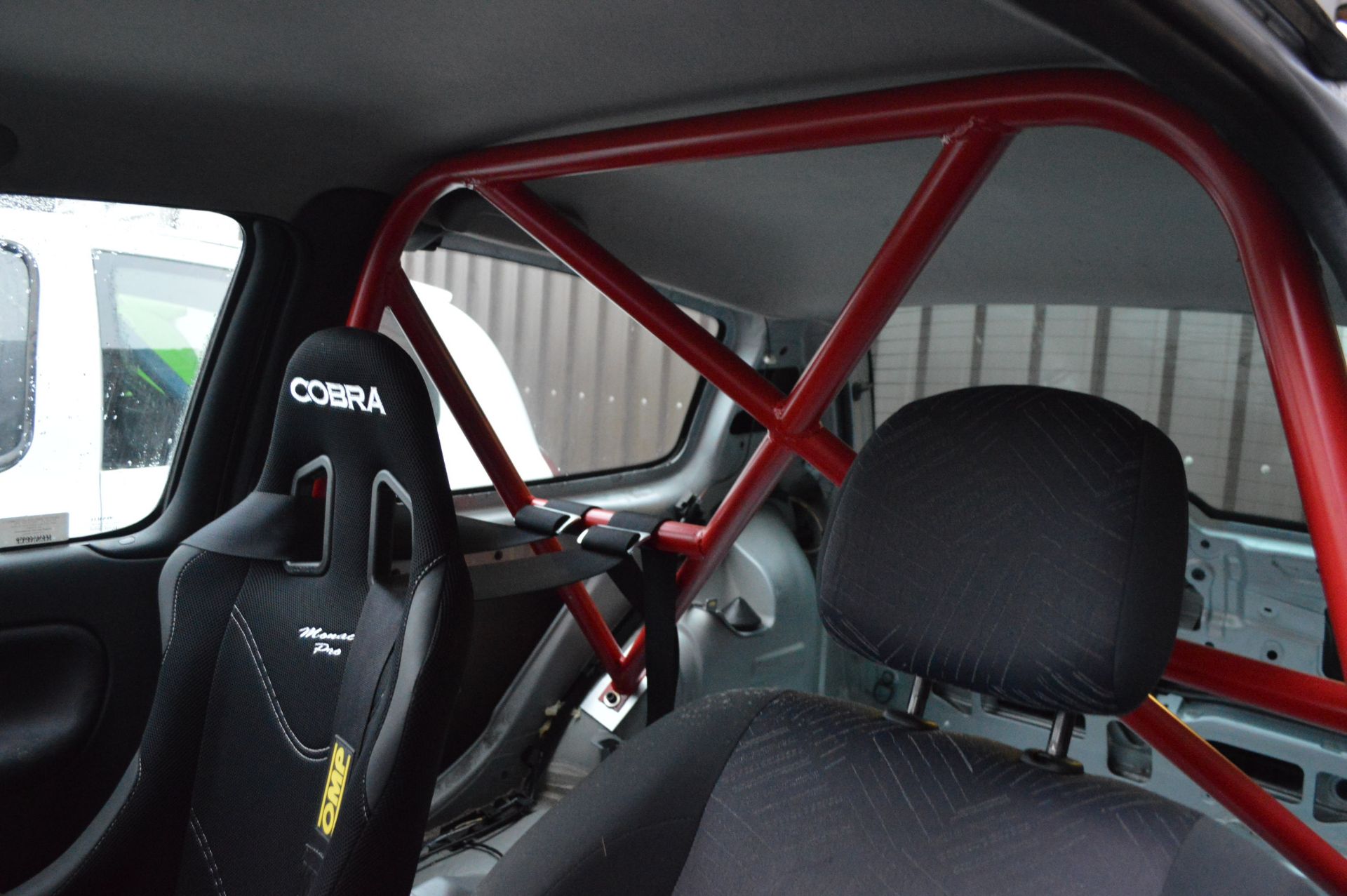 2003/53 REG RENAULT CLIO SPORT 16V - STRIPPED AND FITTED WITH ROLL CAGE *NO VAT* - Image 9 of 14