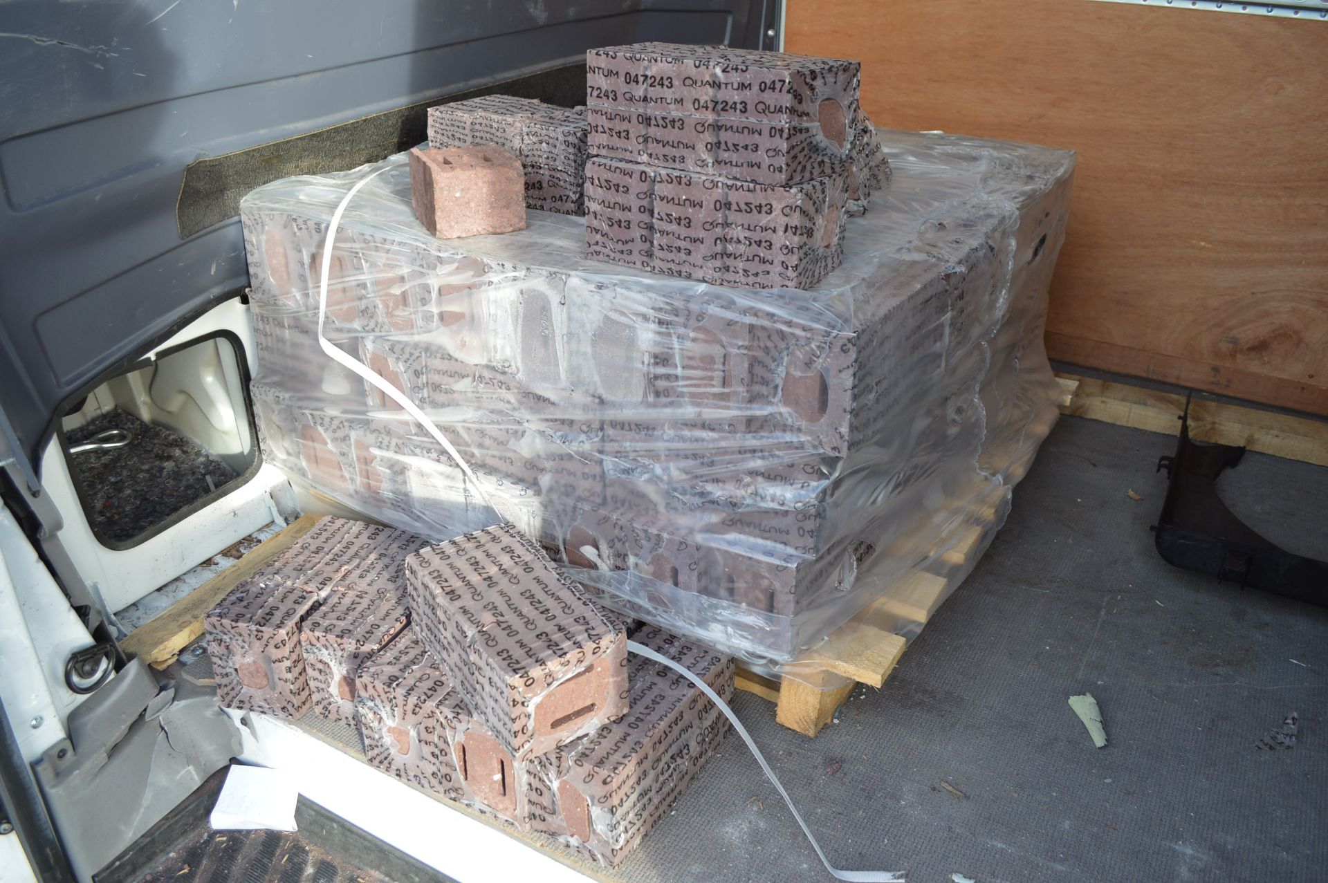 NR - PALLET OF DIMPLEX QUANTUM BRICKS, STILL IN PACKAGING *NO VAT*