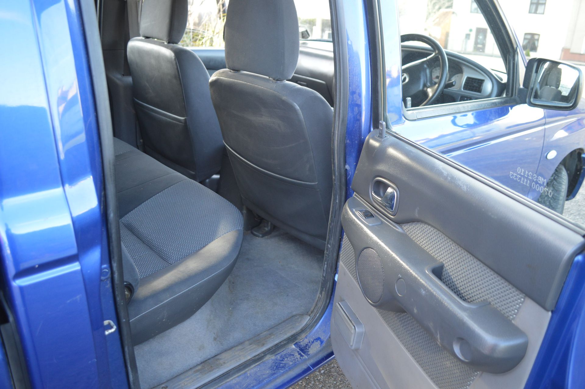 NR -2005/05 REG BLUE MAZDA B2500 4X4 DOUBLE CAB TURBO DIESEL - Image 13 of 22