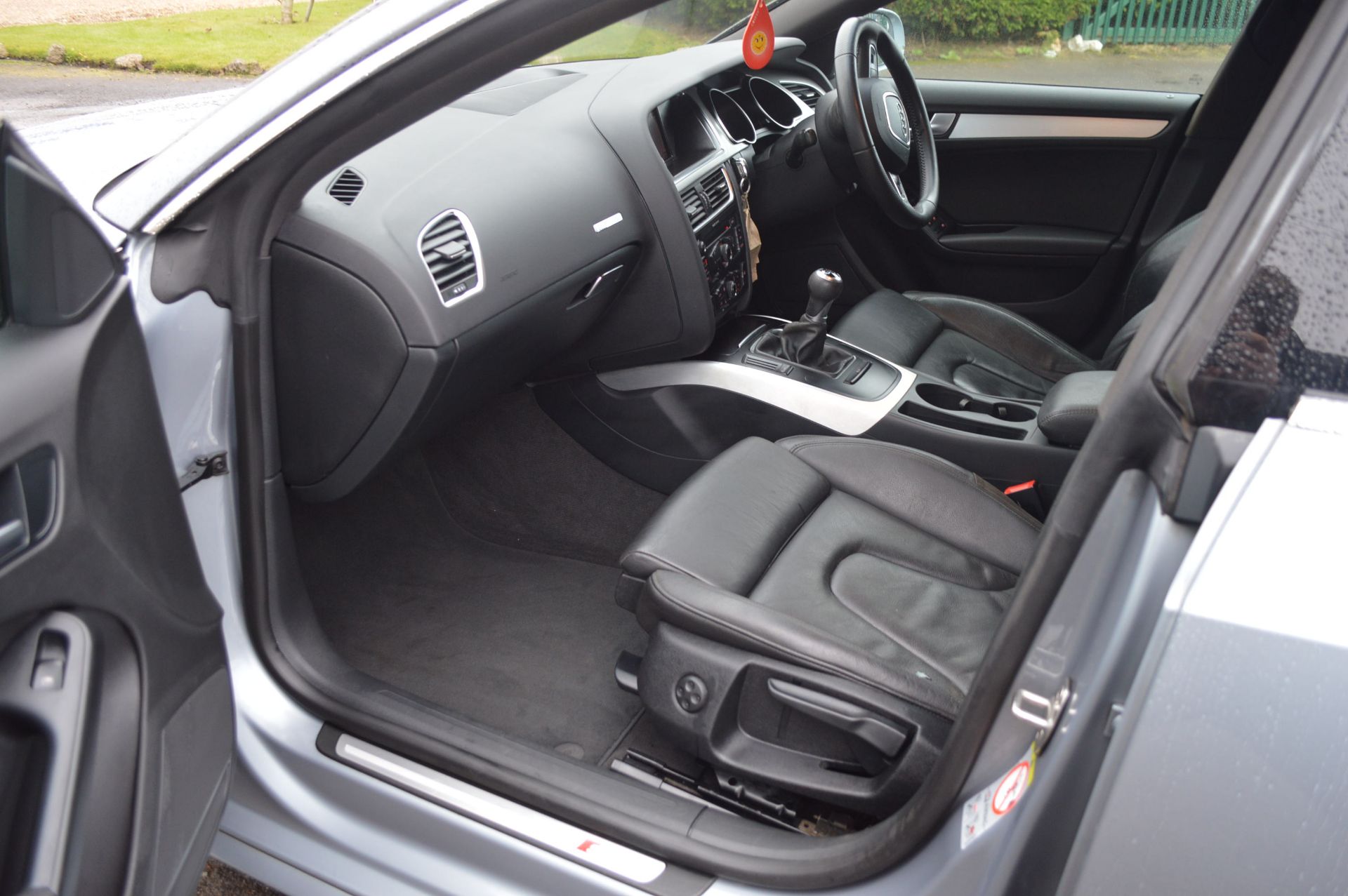 NR - 2011/11 REG AUDI A5 S LINE TDI, SERVICE HISTORY, 2 FORMER KEEPERS - Image 8 of 28