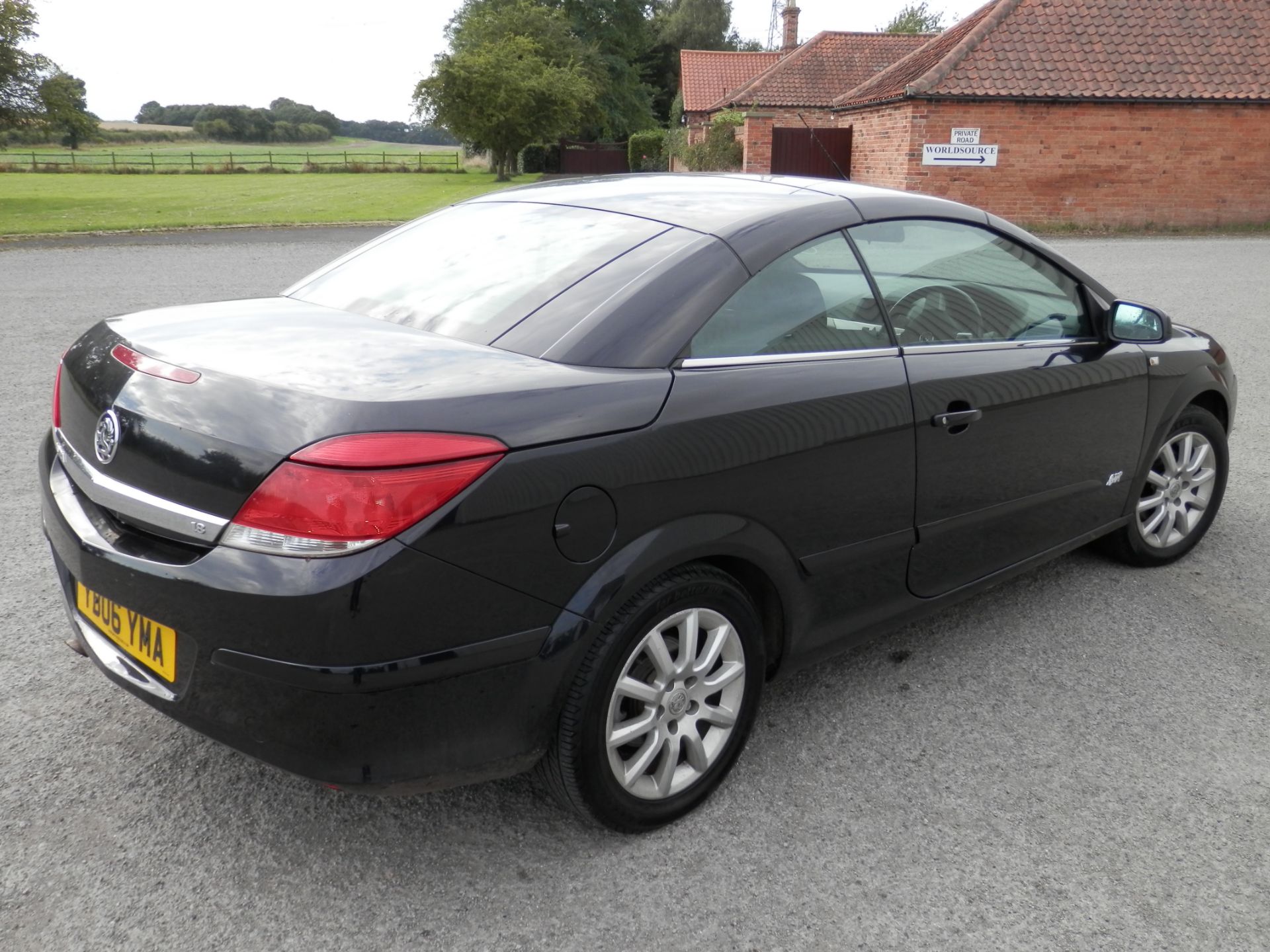 2006/06 VAUXHALL 1.8 SPORT TWINTOP, HARDTOP FOLDING CONVERTIBLE, 5 SPEED MANUAL, PETROL, MOT 05/2017 - Image 4 of 27