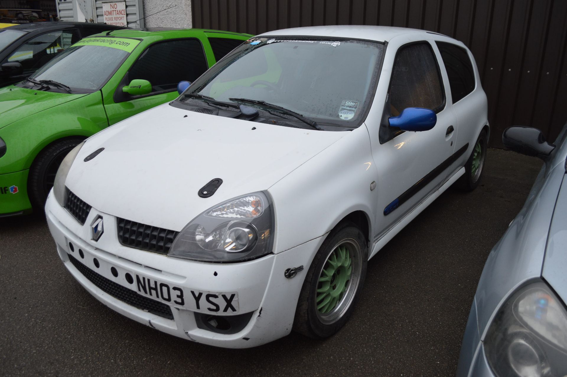 2003/03 REG RENAULT CLIO SPORT 16V 2.0 PETROL - STRIPPED AND FITTED WITH ROLL CAGE - Image 3 of 13