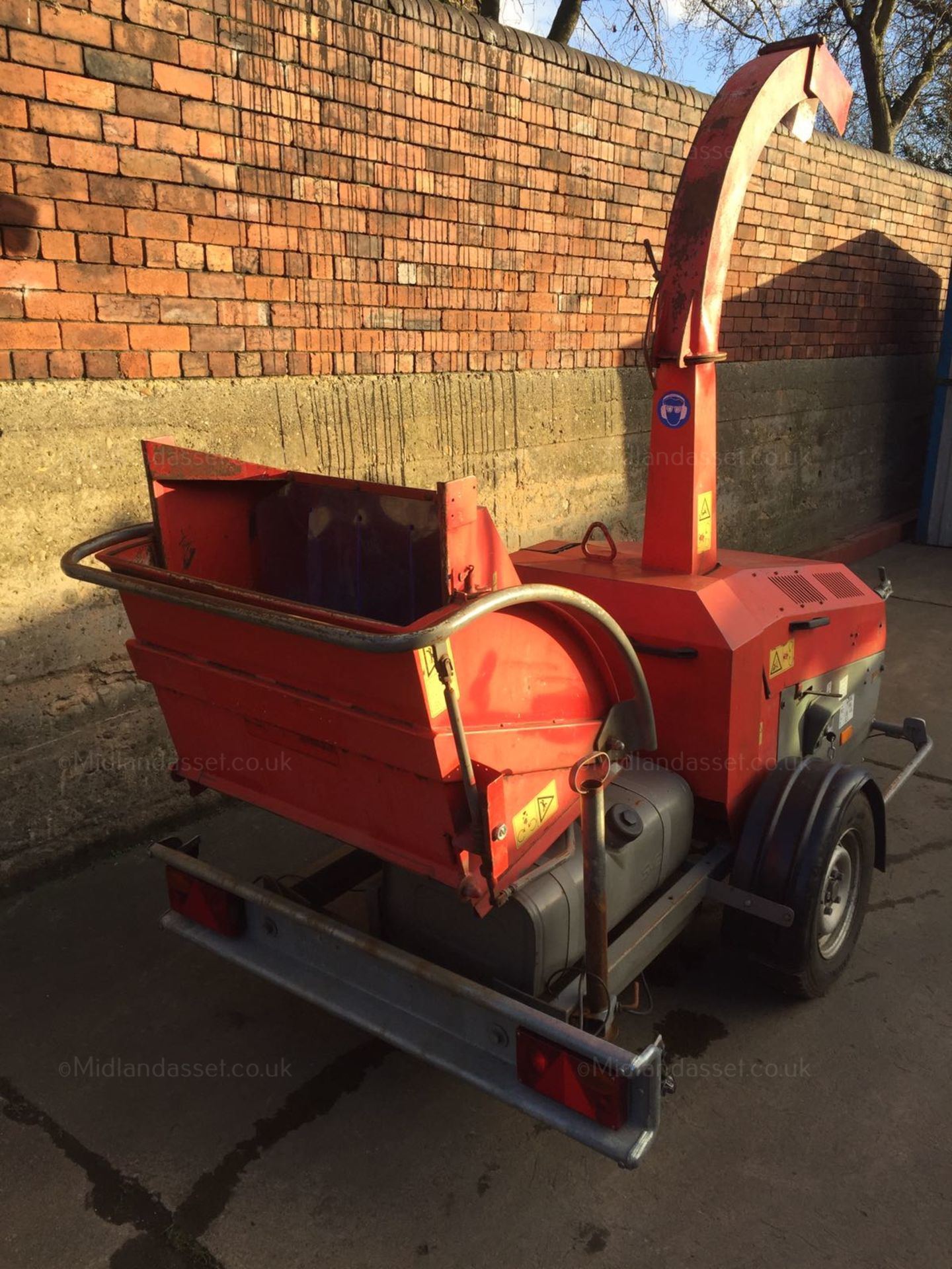 2004 JENSEN A528 6" TOWABLE WOOD CHIPPER - Image 2 of 8