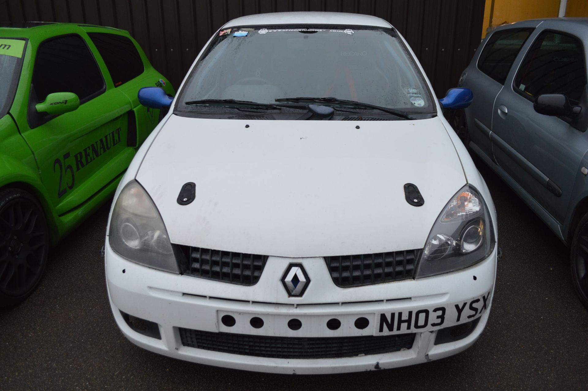 2003/03 REG RENAULT CLIO SPORT 16V 2.0 PETROL - STRIPPED AND FITTED WITH ROLL CAGE - Image 2 of 13