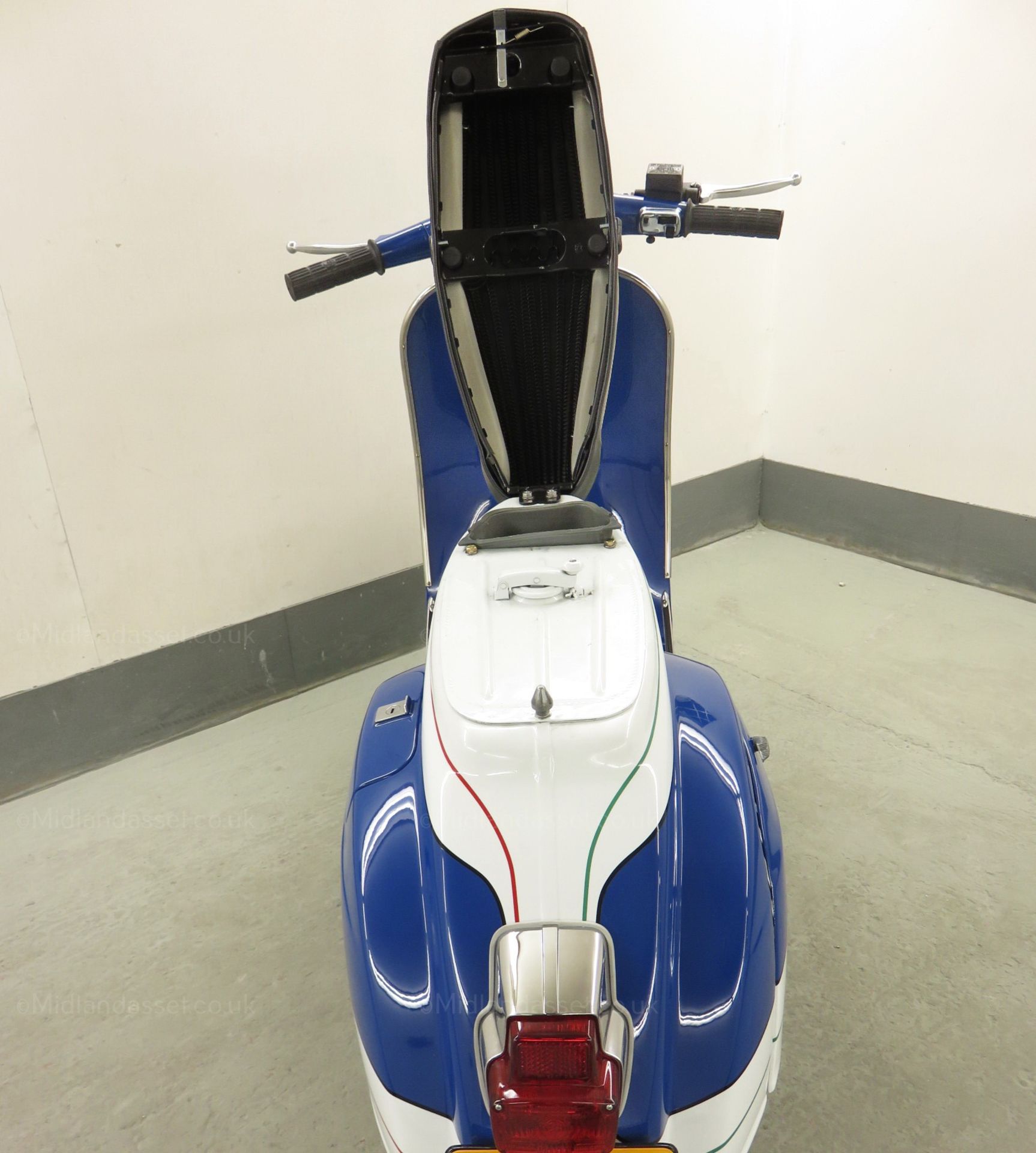 133cc Vespa Primavera fully restored - Image 11 of 11