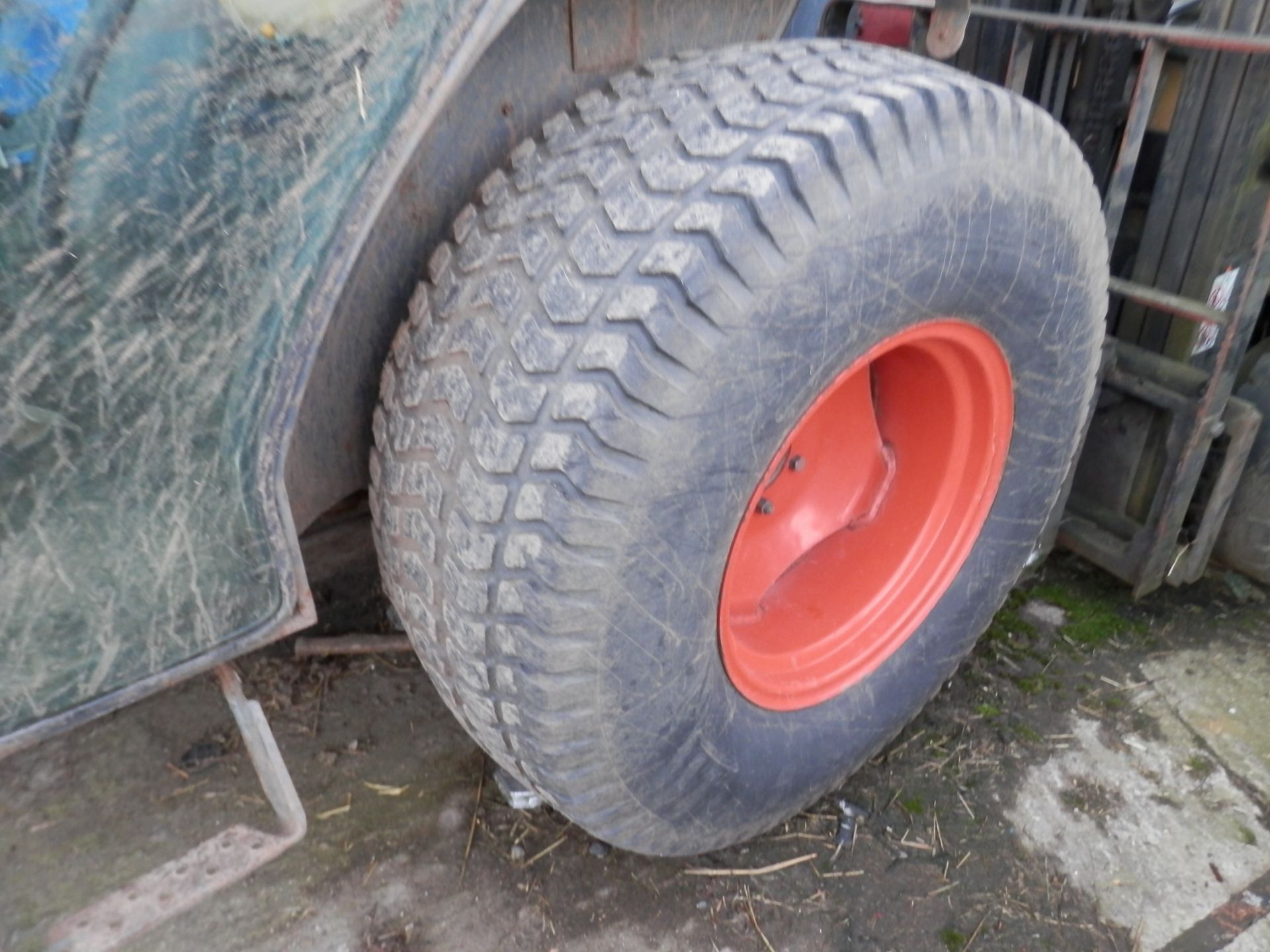 2002 KUBOTA L4200 3300KG DIESEL TRACTOR. GOOD WORKING ORDER. - Image 7 of 12