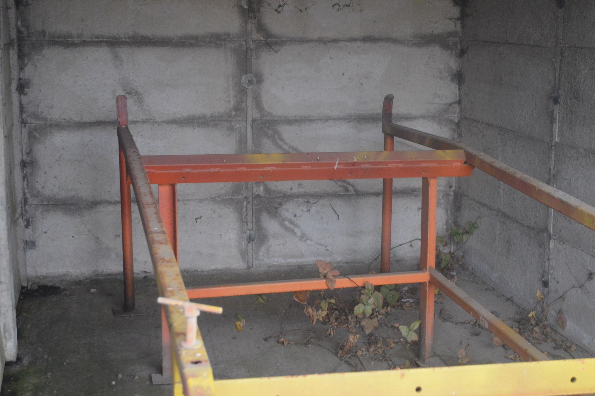 SCAFFOLD TUBE PAINTING BENCH *PLUS VAT* - Image 2 of 2