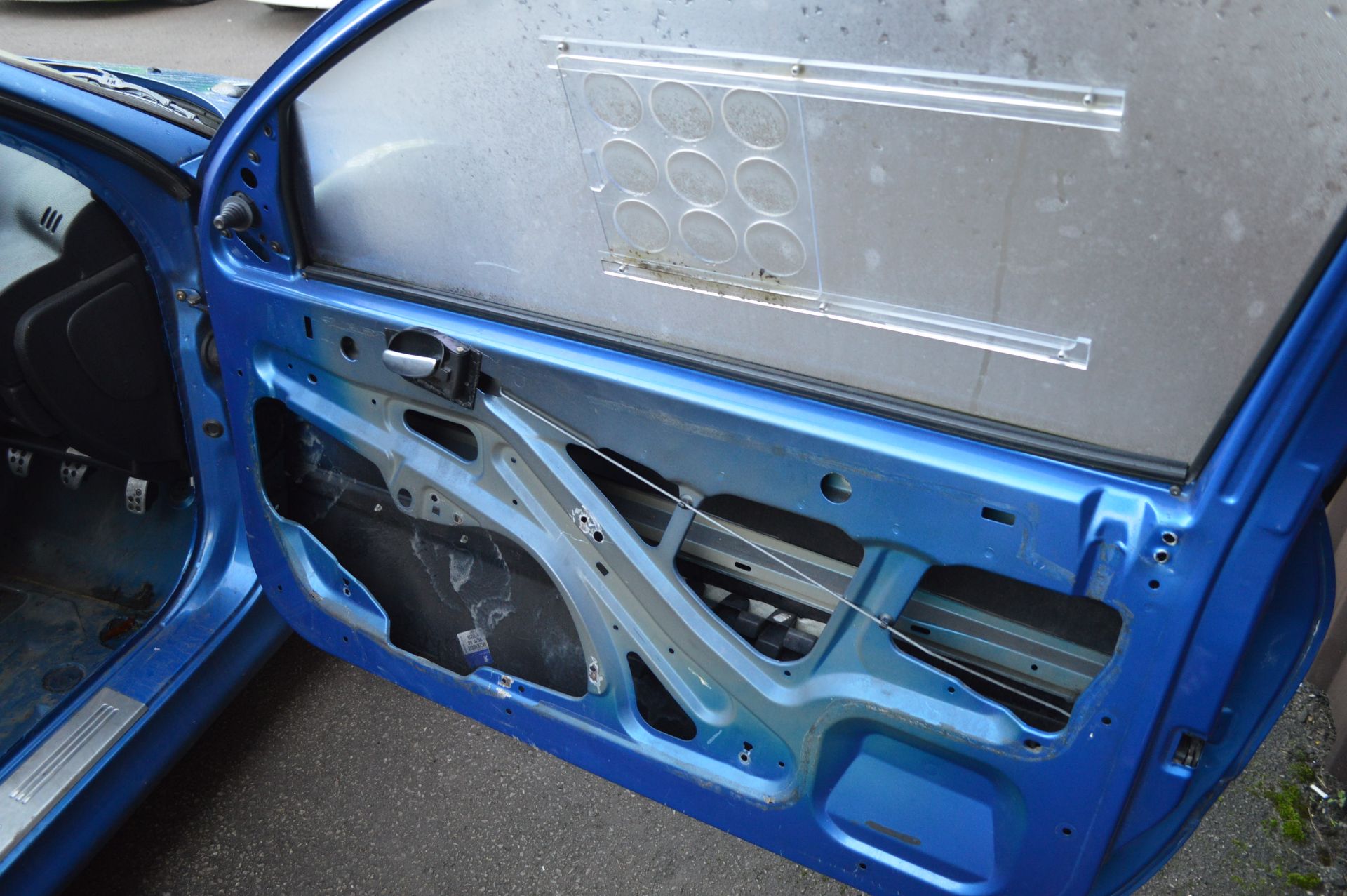 2003/03 REG PEUGEOT 206 GTI 180 - INSIDE HAS BEEN REMOVED *NO VAT* - Image 6 of 10